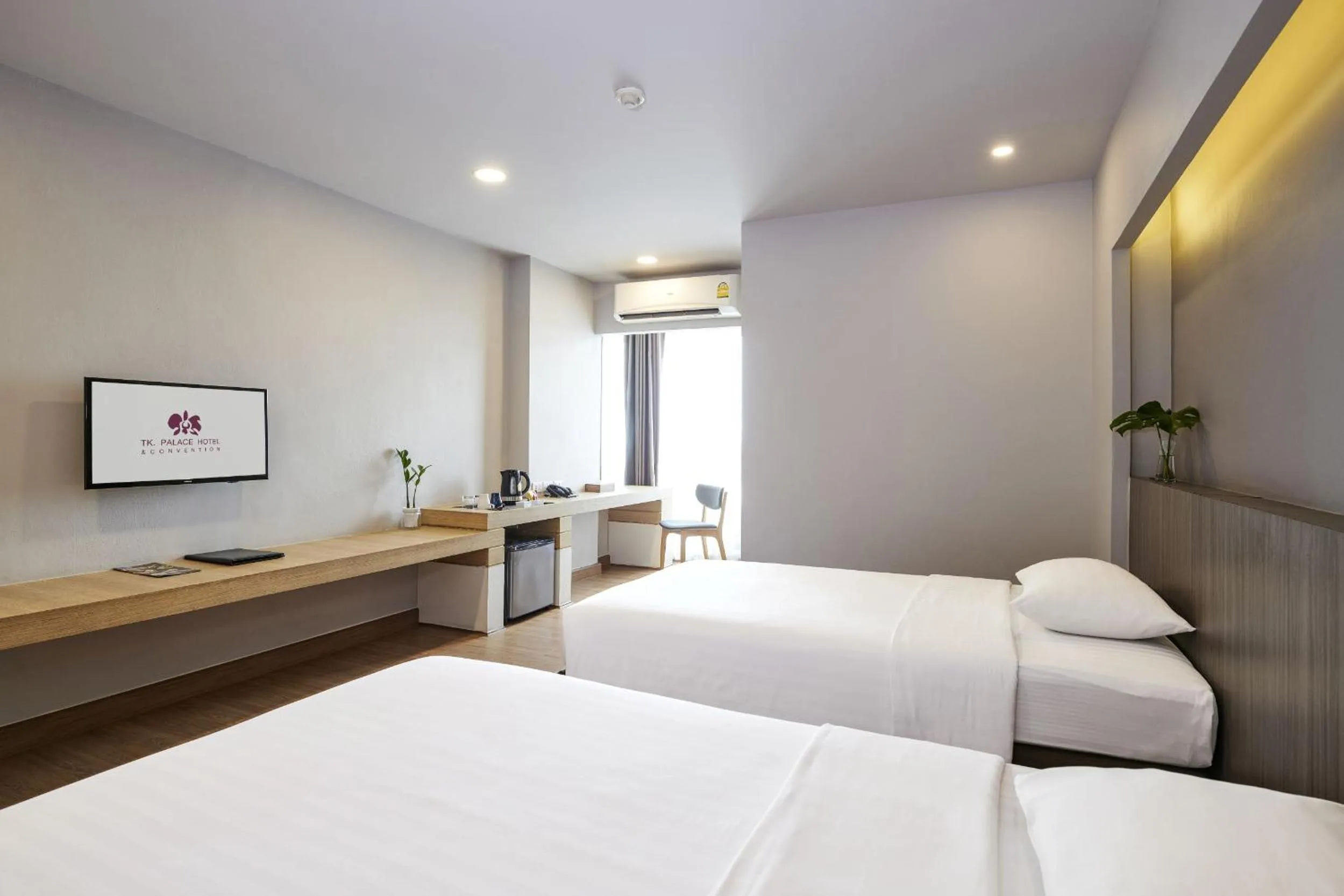 Bed in TK Palace Hotel & Convention Bangkok