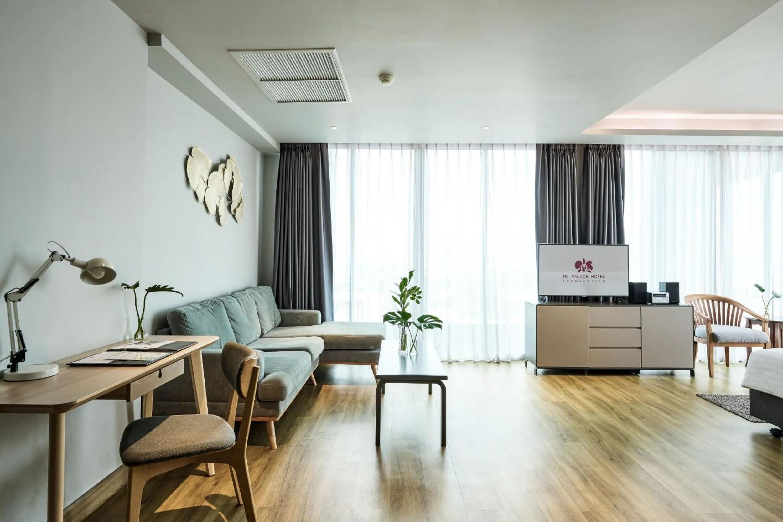 Bed in TK Palace Hotel & Convention Bangkok