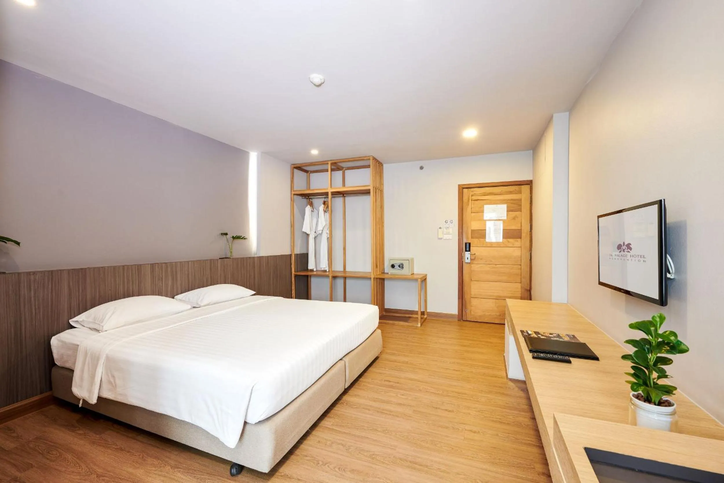 Bed in TK Palace Hotel & Convention Bangkok