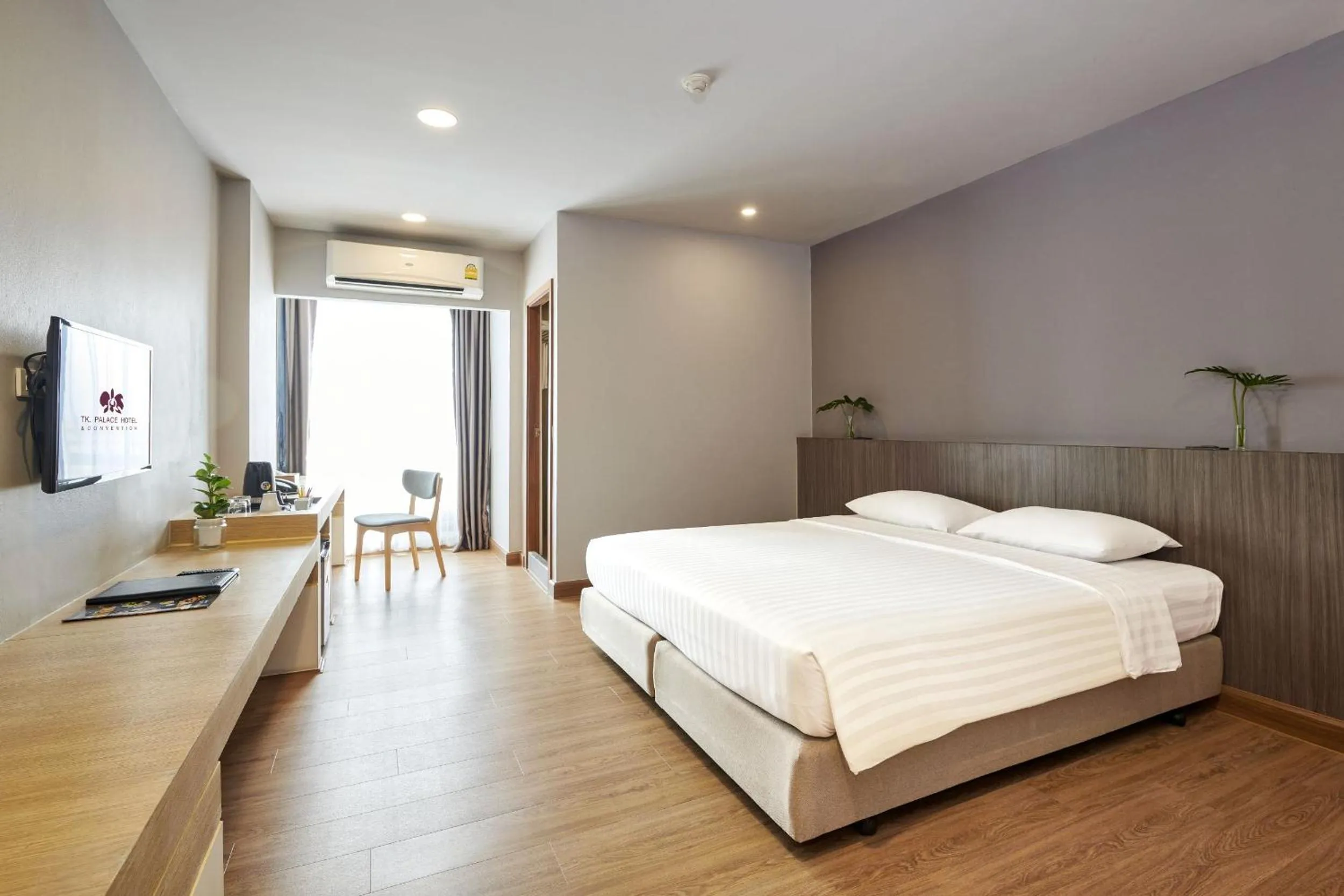 Bed in TK Palace Hotel & Convention Bangkok