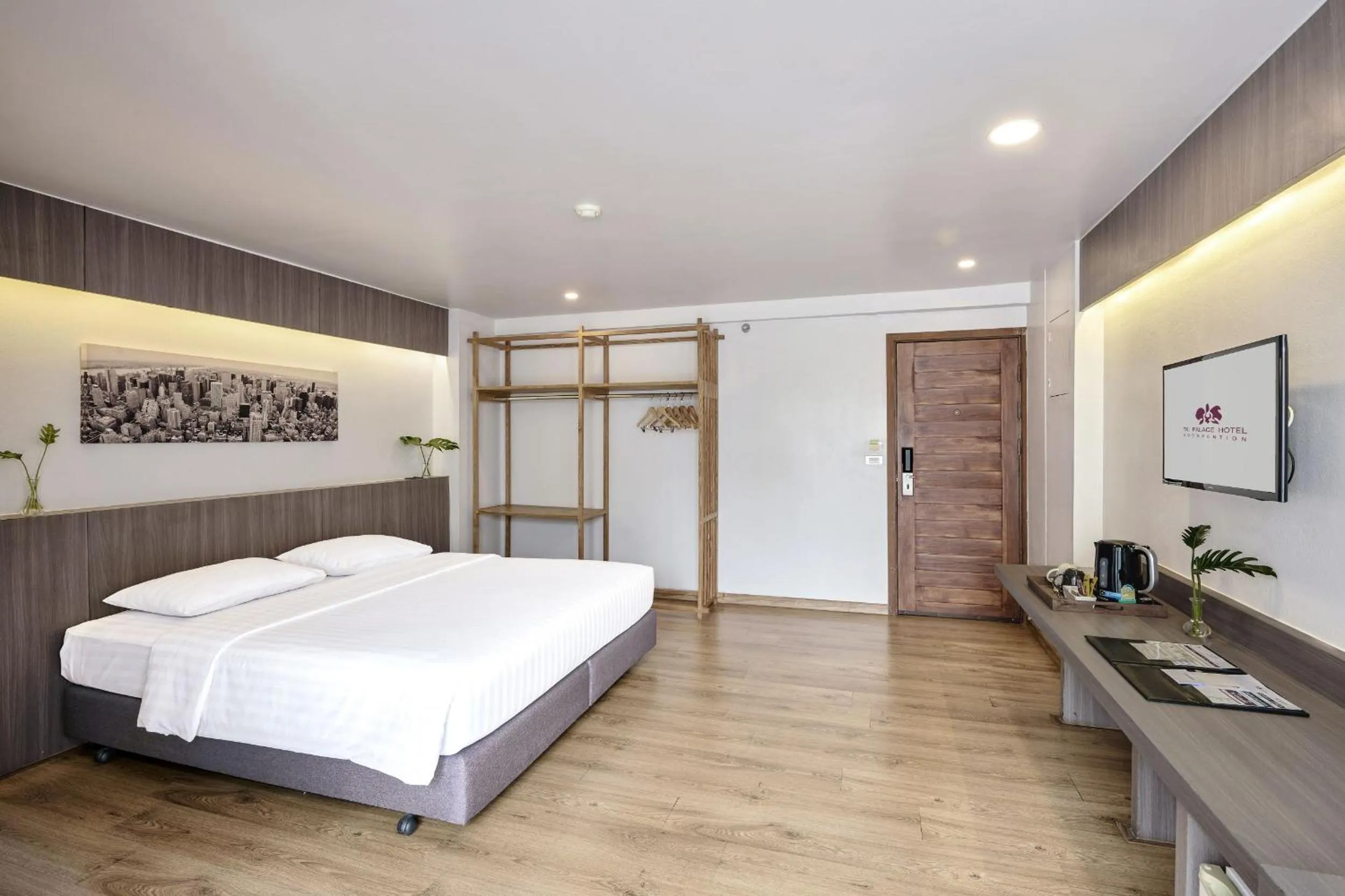 Bed in TK Palace Hotel & Convention Bangkok