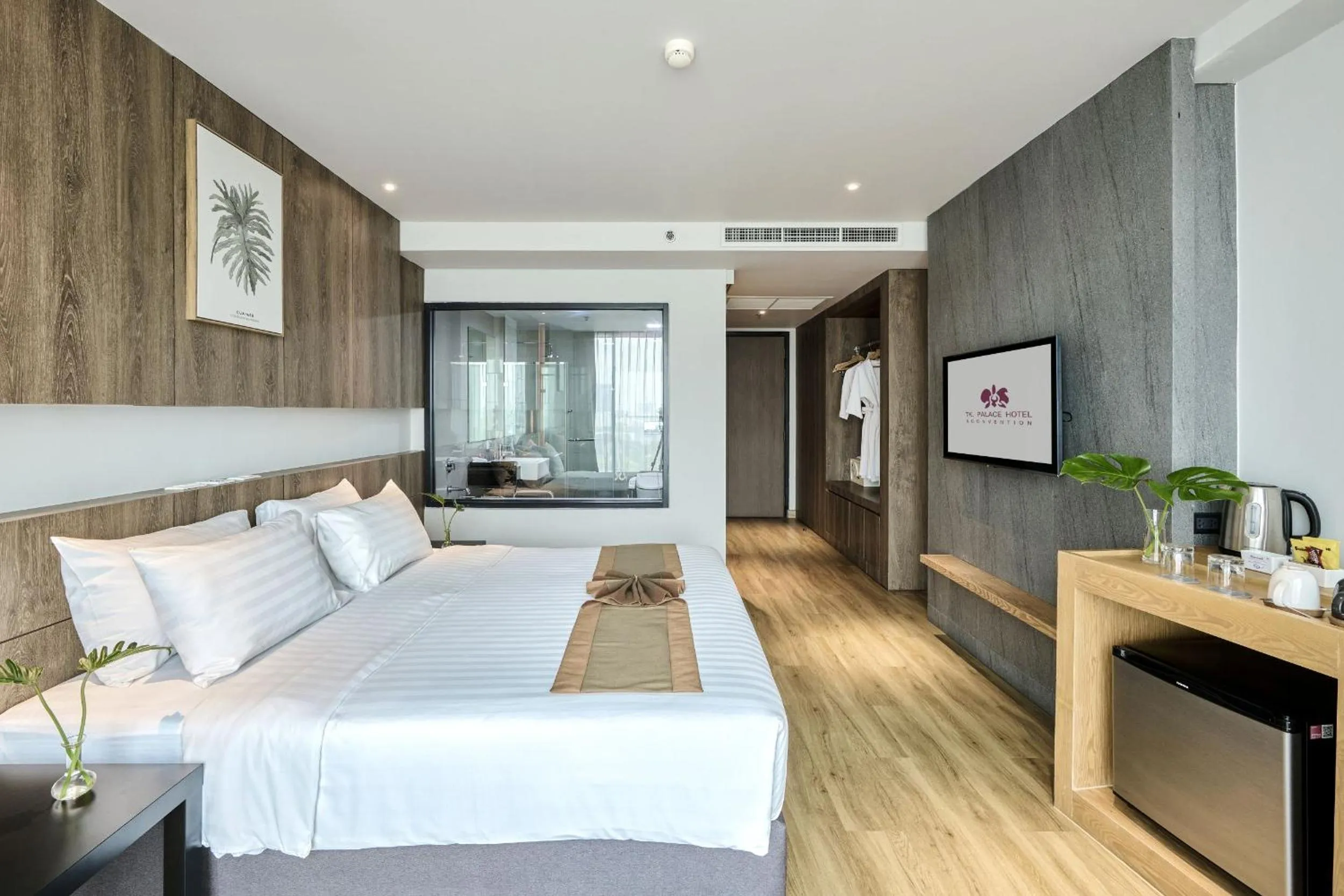 Bed in TK Palace Hotel & Convention Bangkok