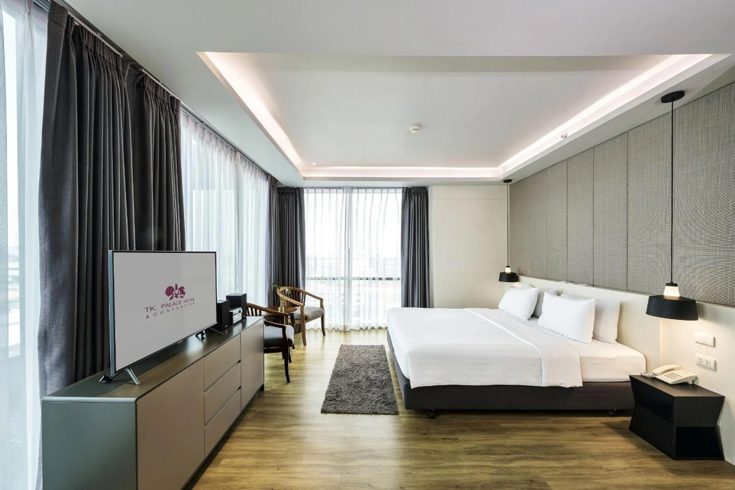 Bed in TK Palace Hotel & Convention Bangkok