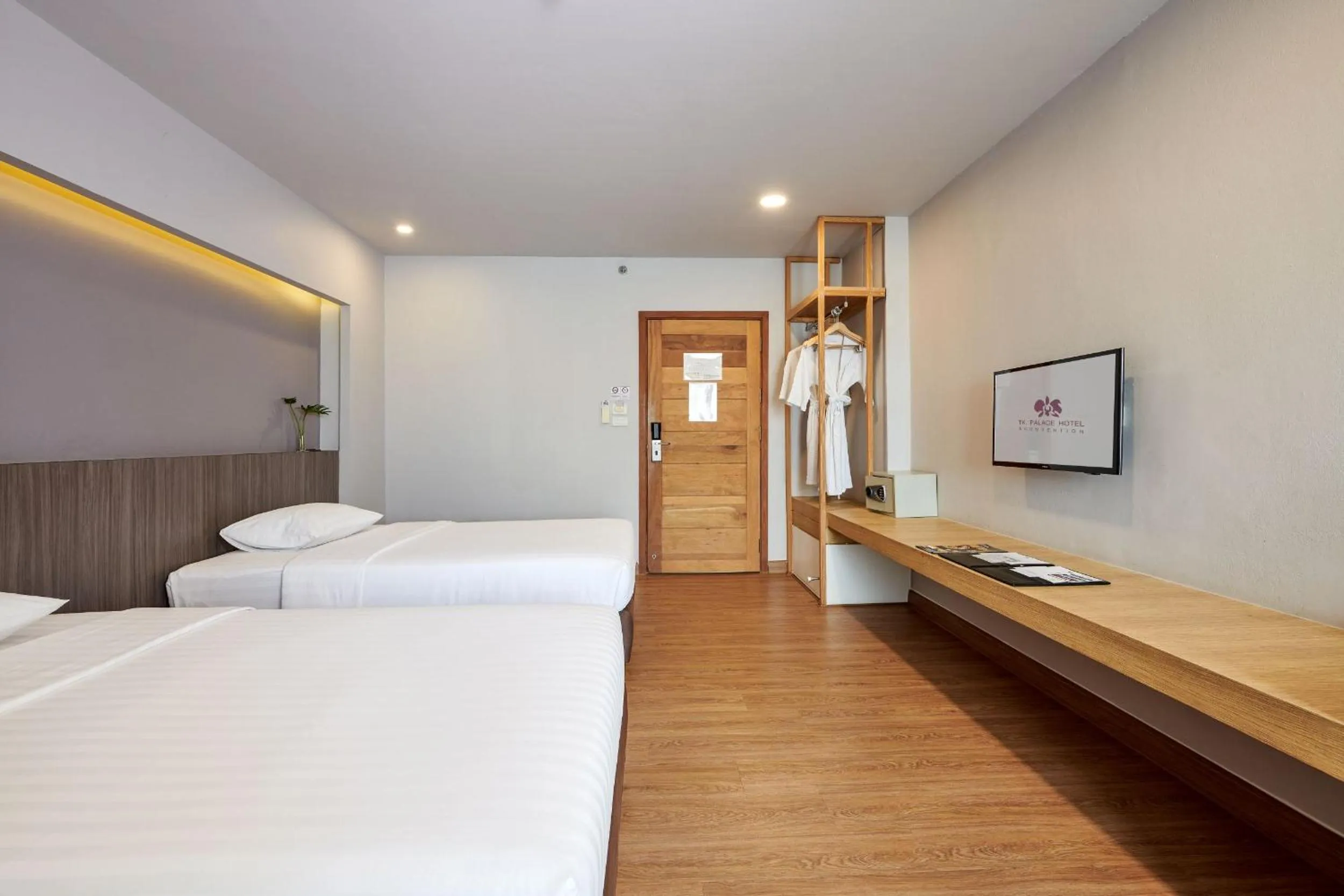 Bed in TK Palace Hotel & Convention Bangkok