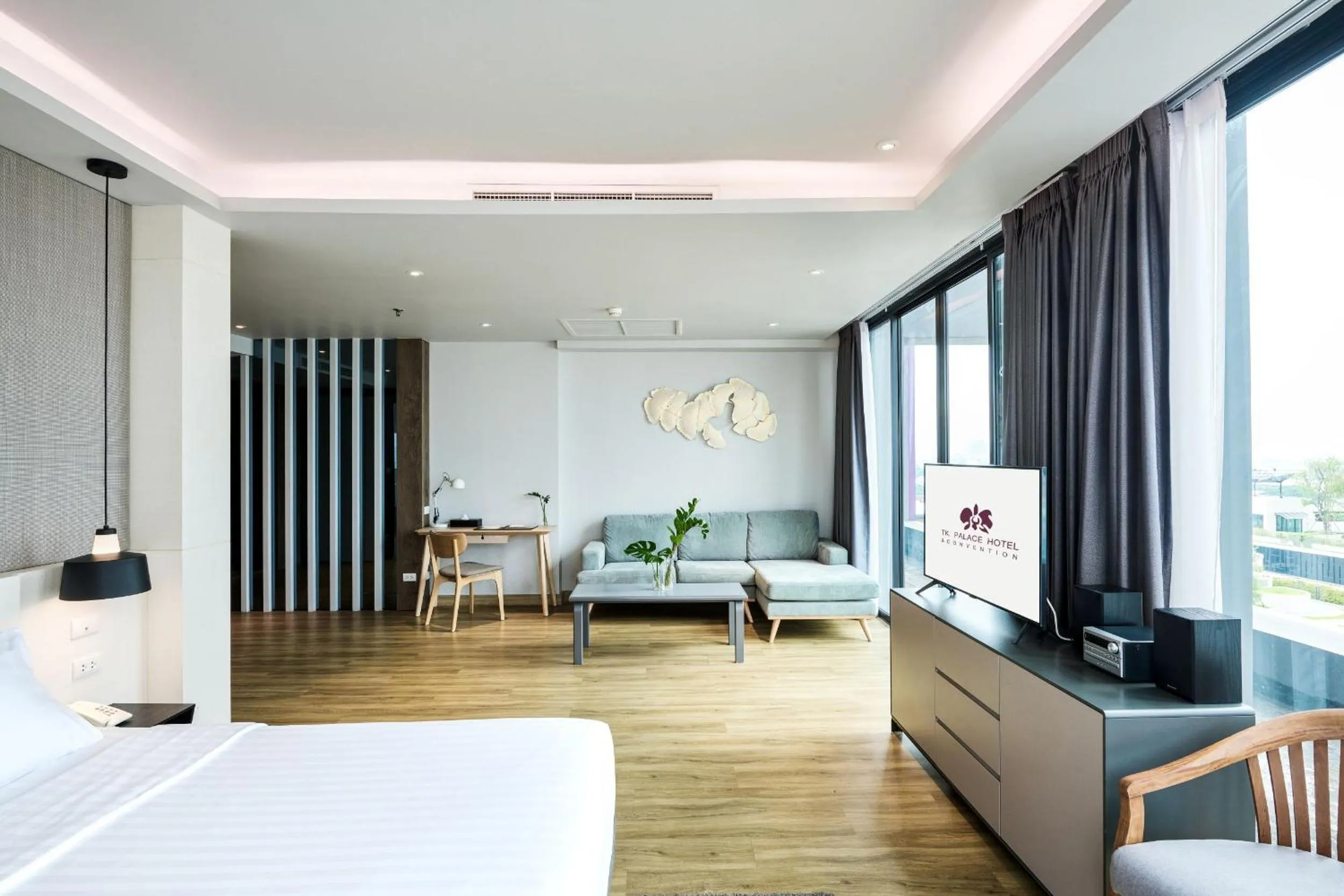 Bed in TK Palace Hotel & Convention Bangkok