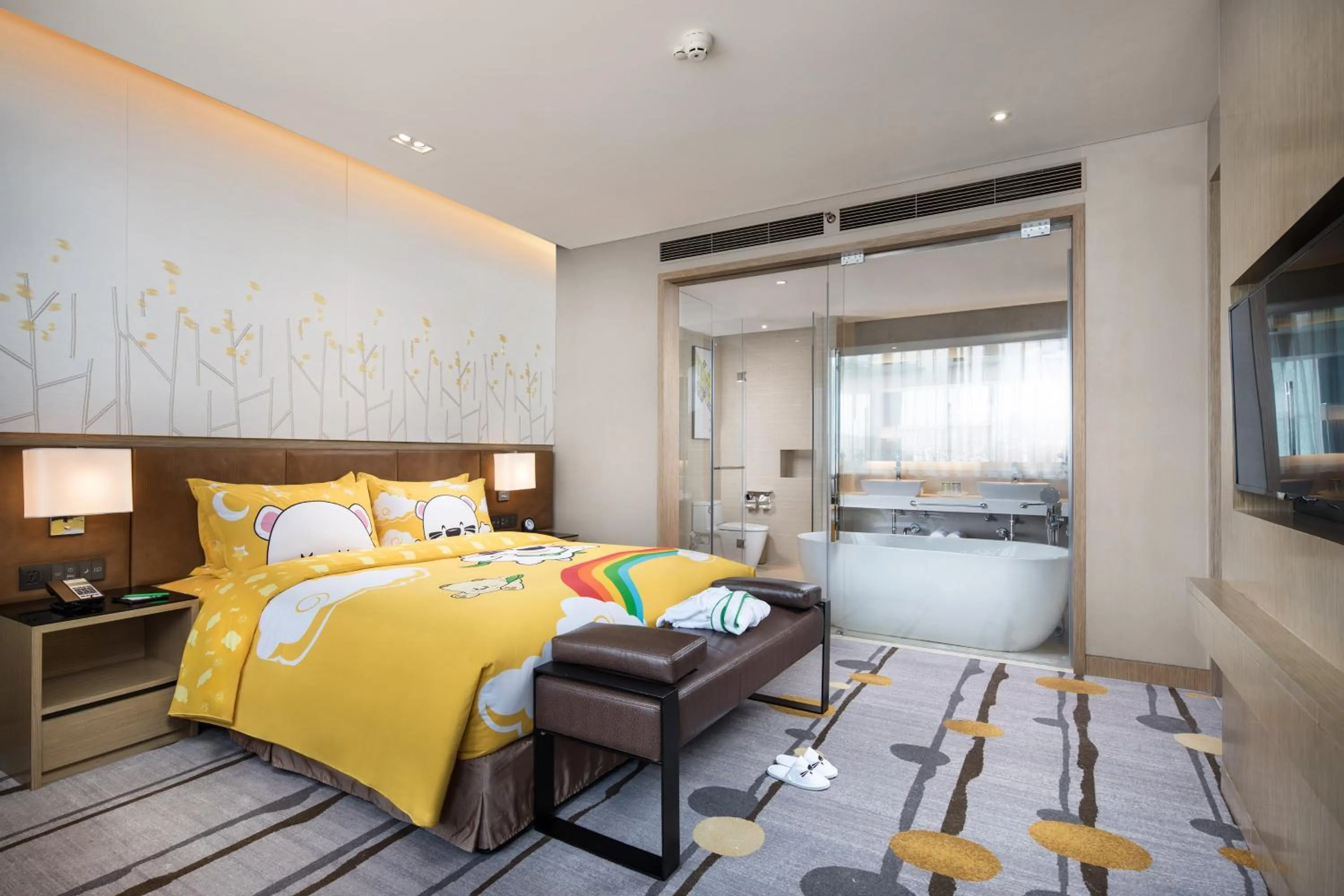 Photo of the whole room, Bed in Holiday Inn Shaoguan Downtown by IHG