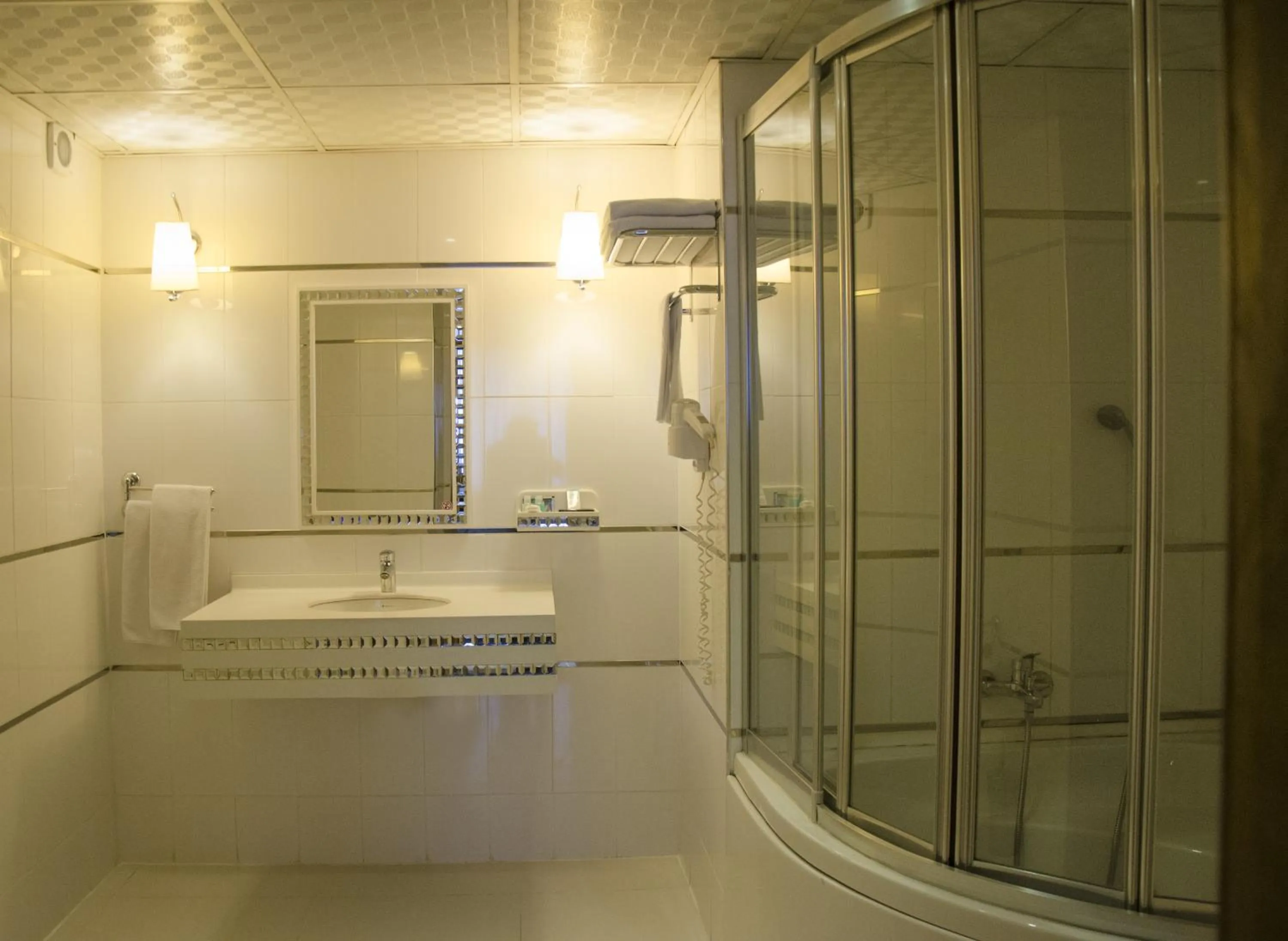 Photo of the whole room in Hotel Tilmen