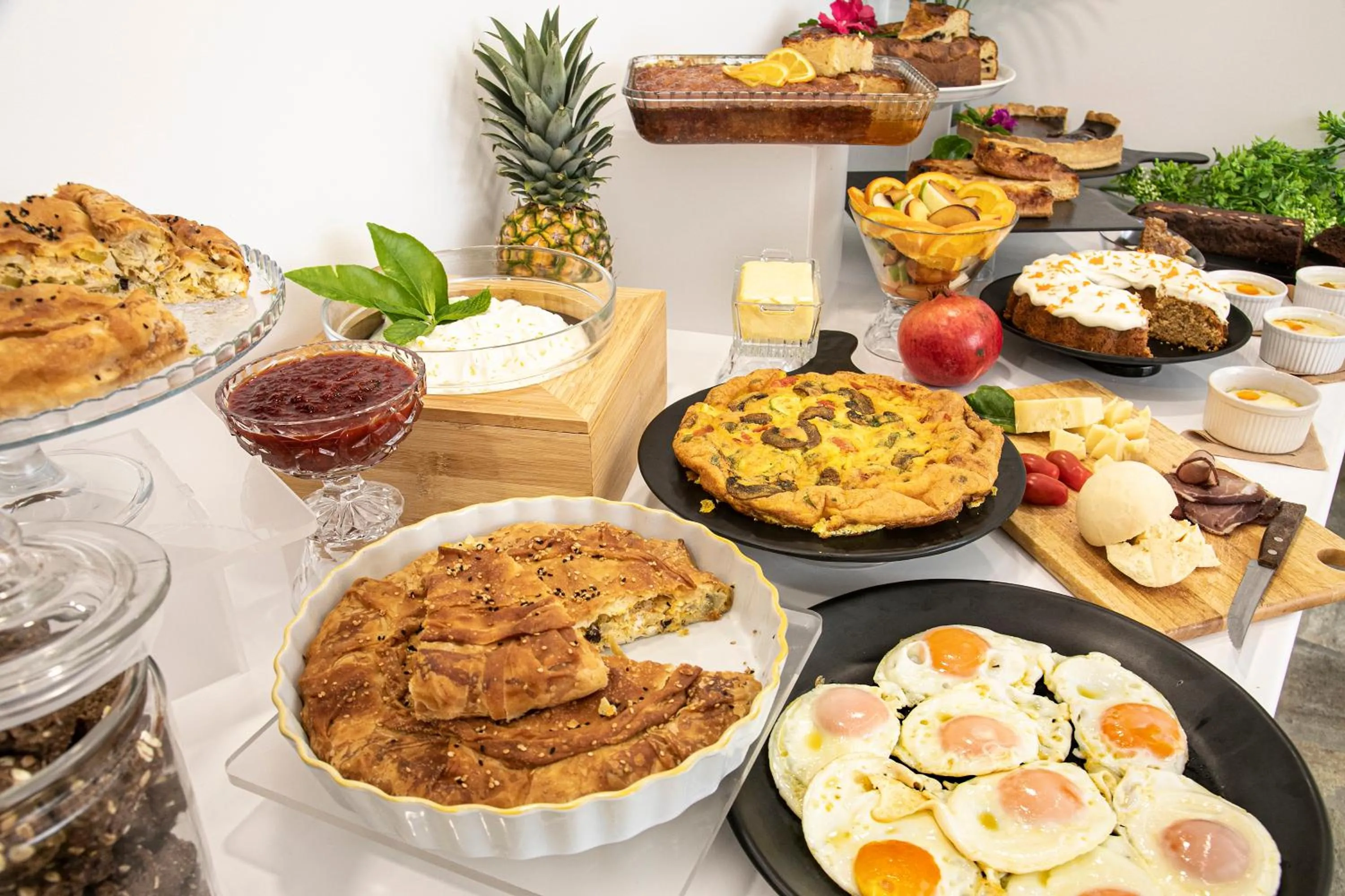 Buffet breakfast in Onar Hotel & Suites