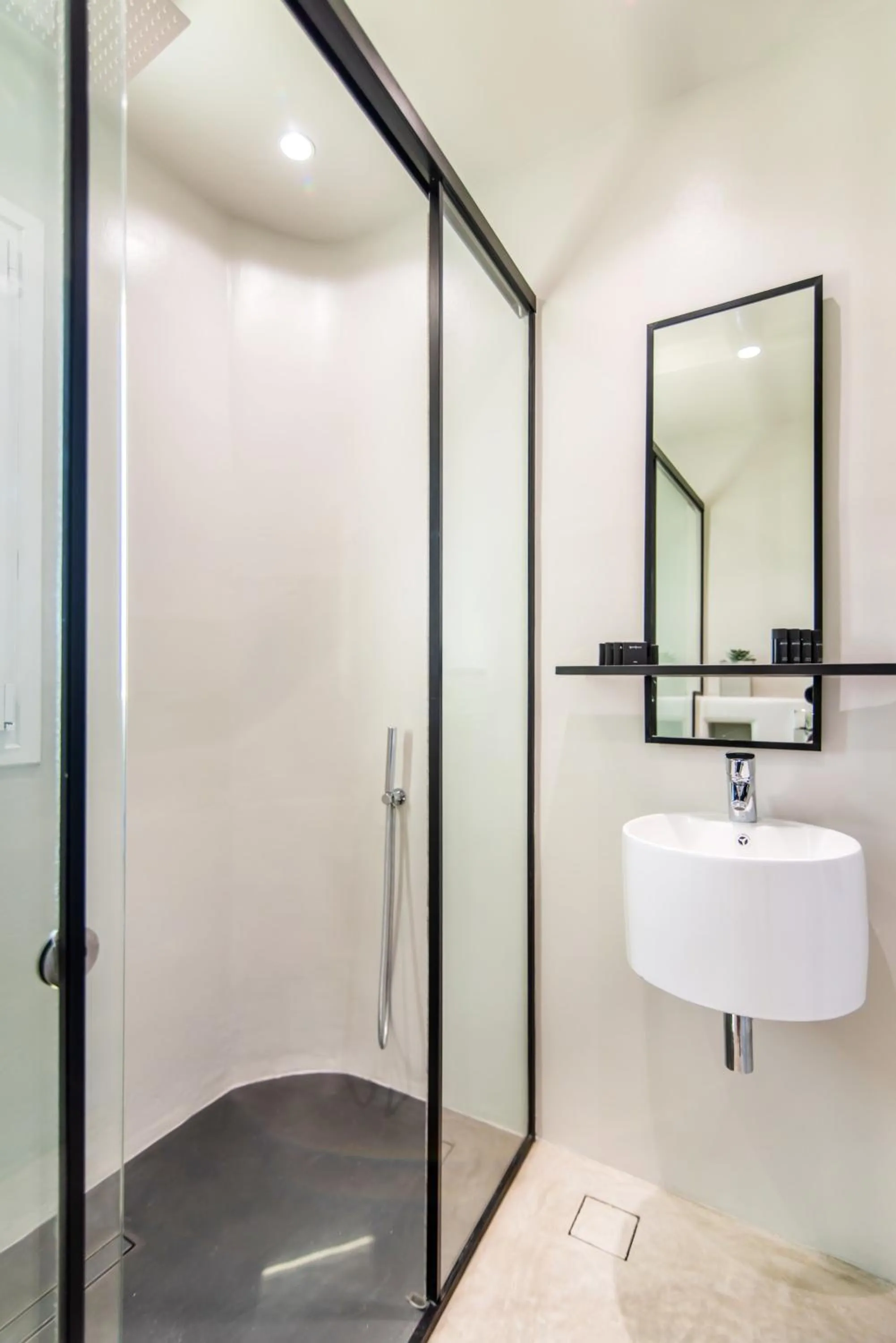 Shower in Onar Hotel & Suites