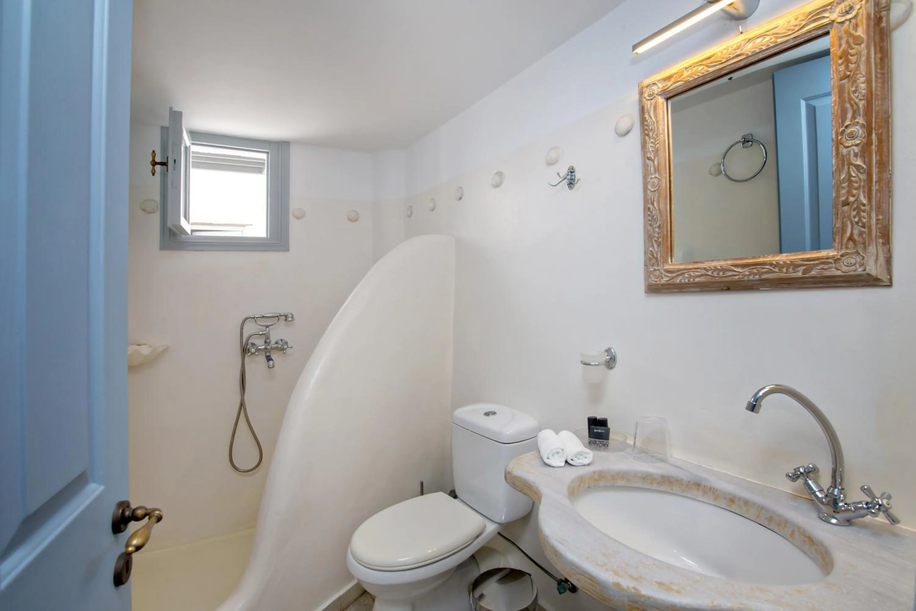 Shower in Onar Hotel & Suites