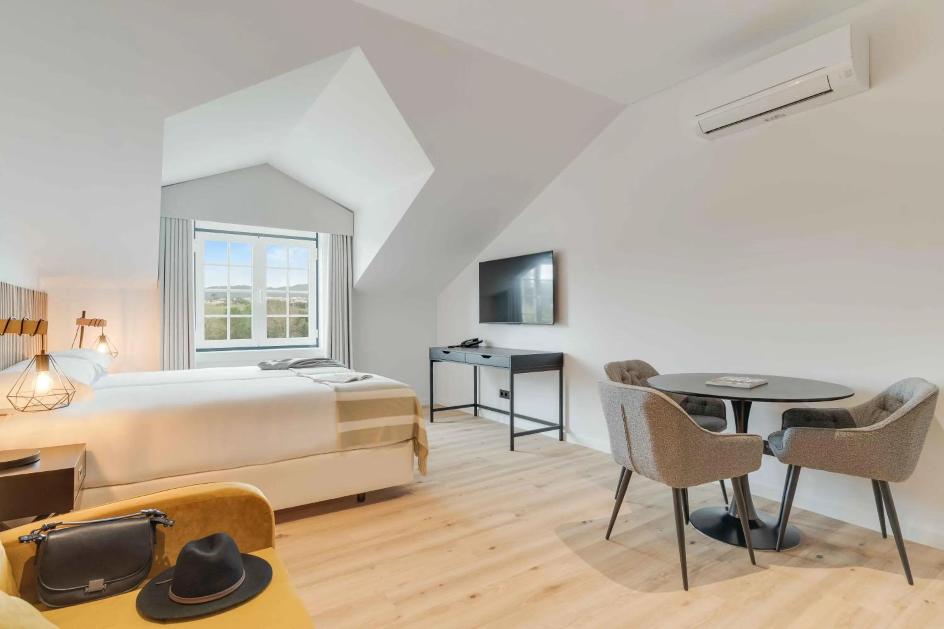 Bedroom, Bed in Pestana Sintra Golf Resort & SPA Hotel