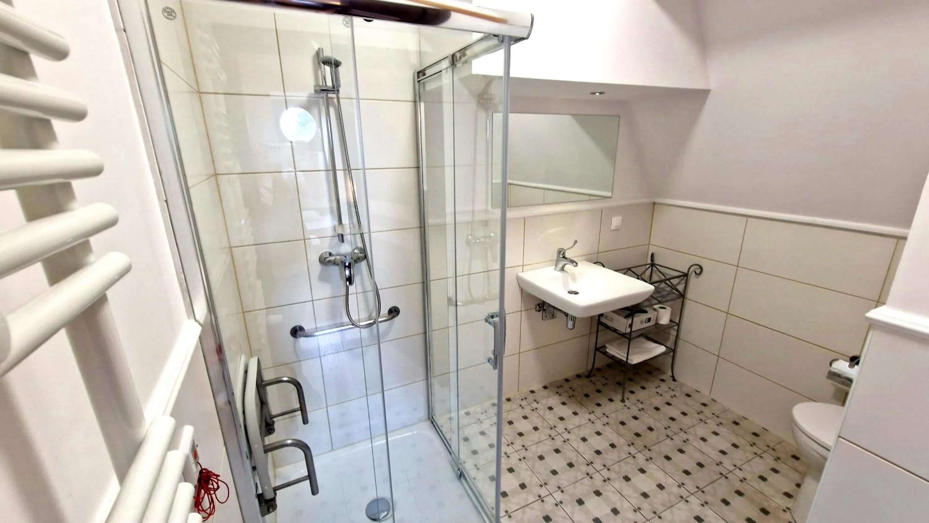 Shower in Hotel Charlotta