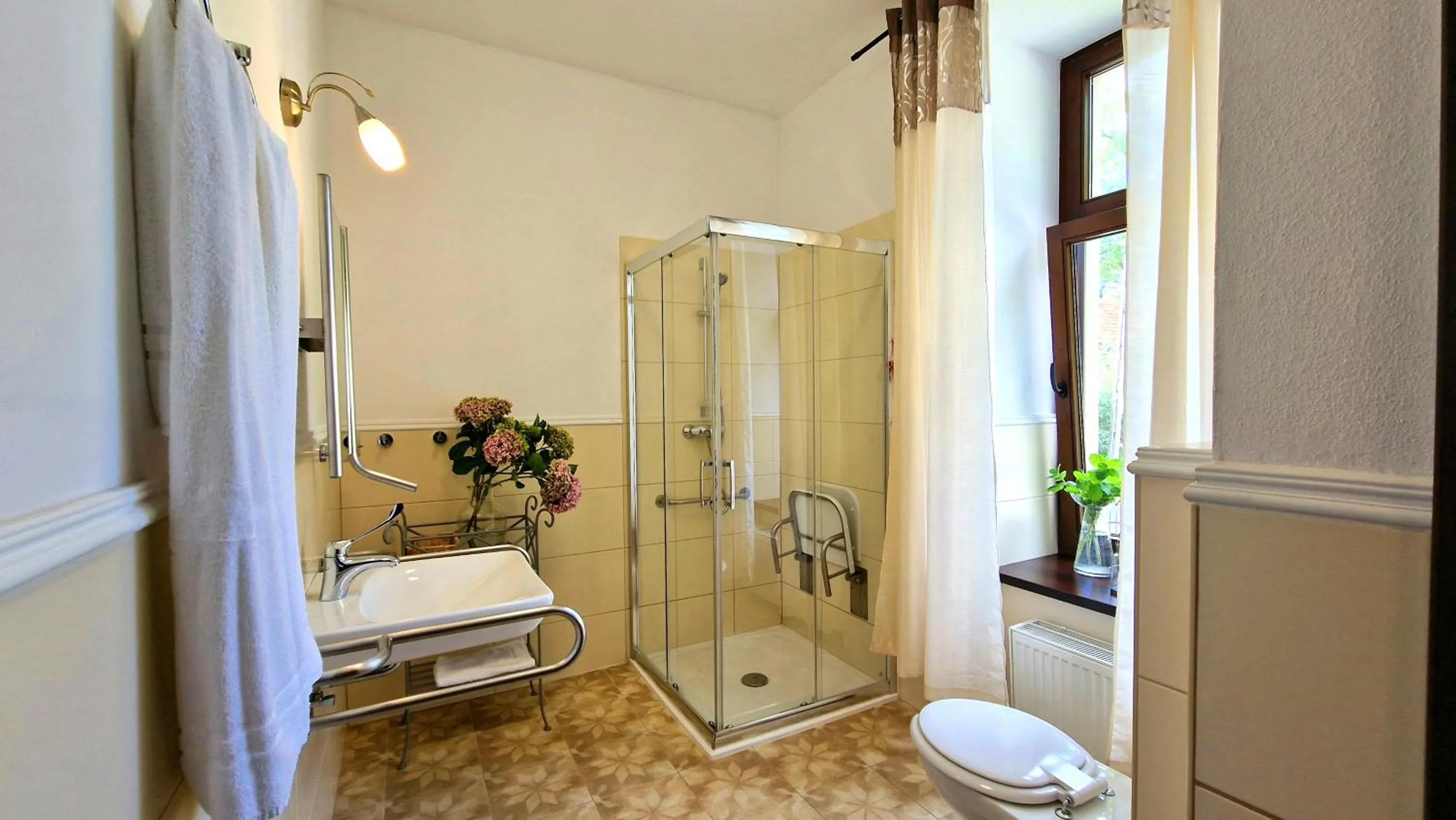 Bathroom in Hotel Charlotta