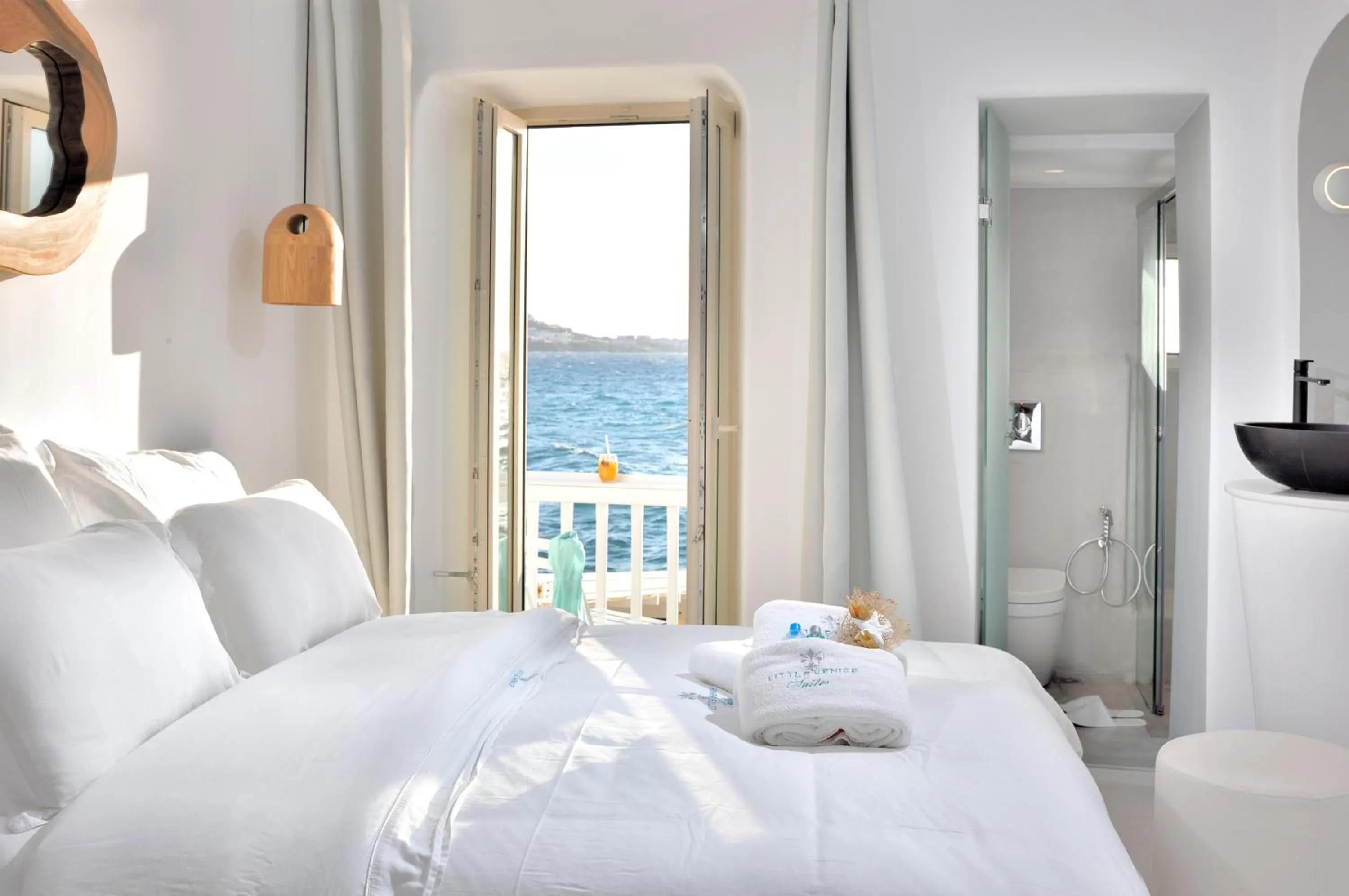 Photo of the whole room, Bed in Little Venice Suites