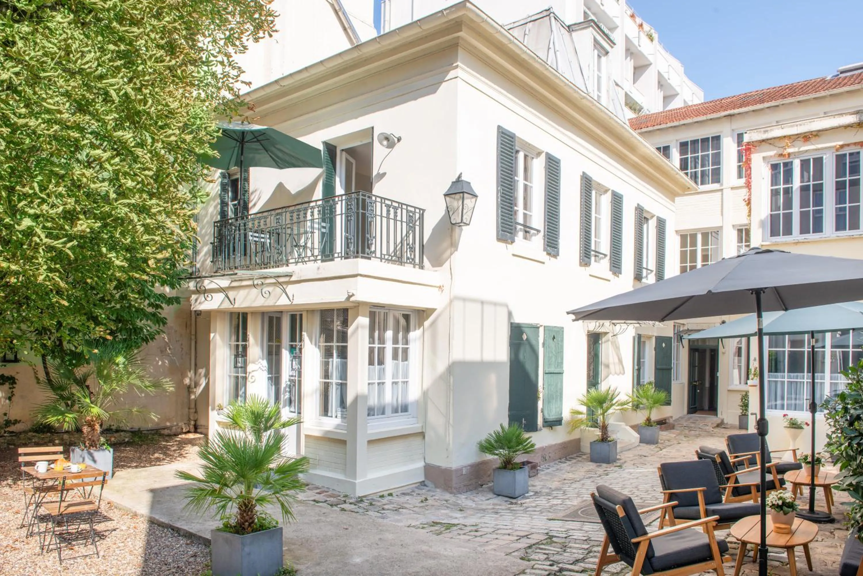 Patio in Hôtel Helzear Montparnasse