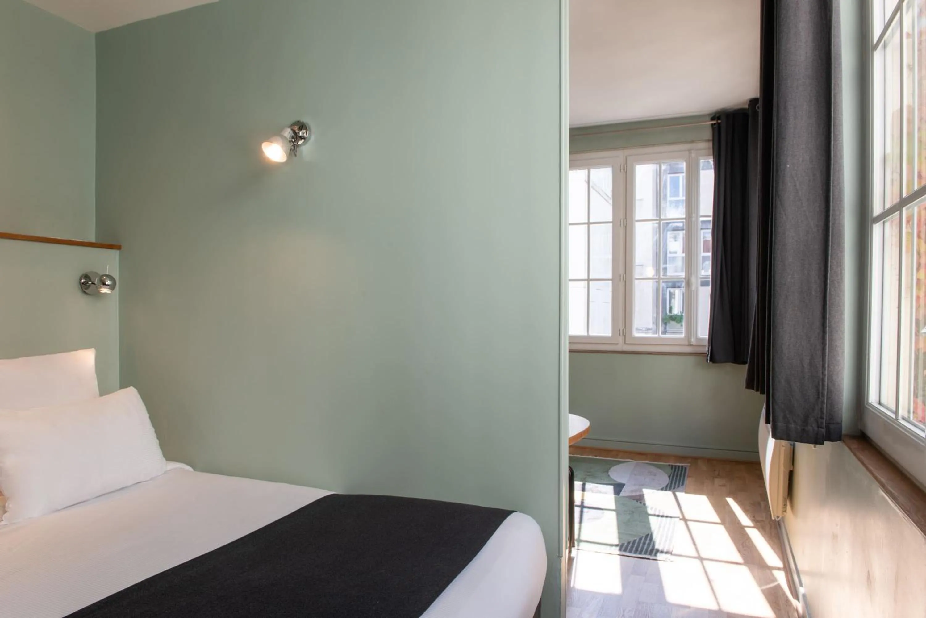 Bedroom, Bed in Hôtel Helzear Montparnasse