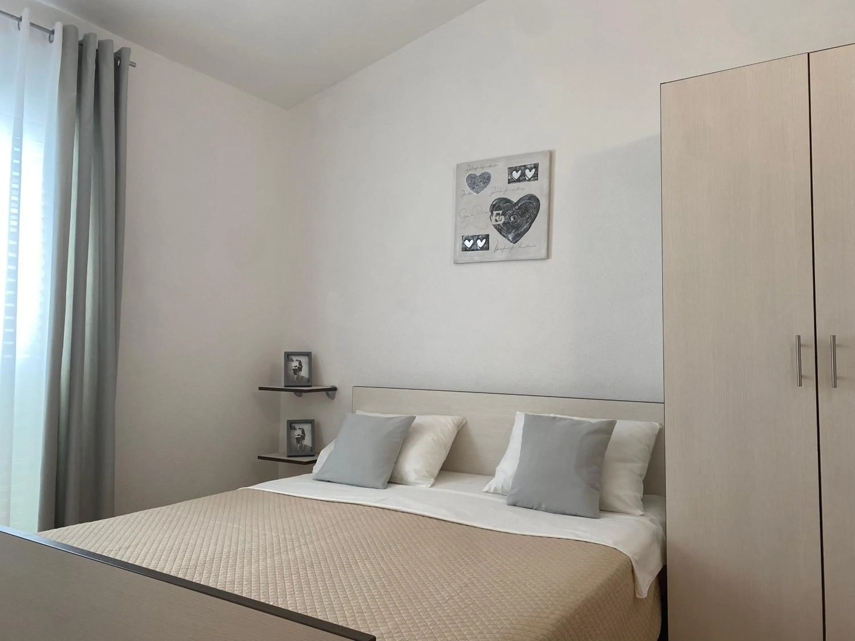 Bed in Apartments Lolo
