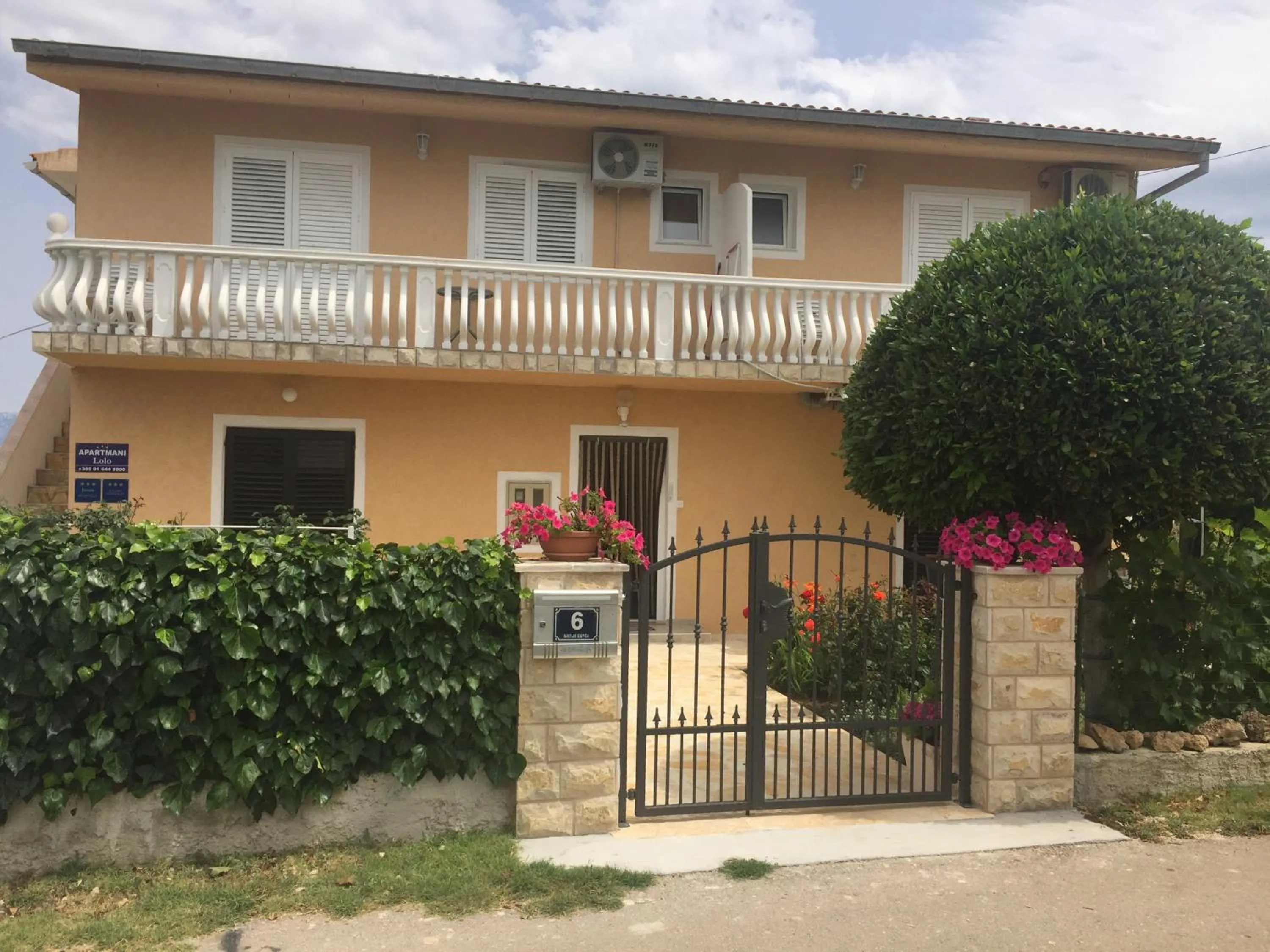 Apartments Lolo
