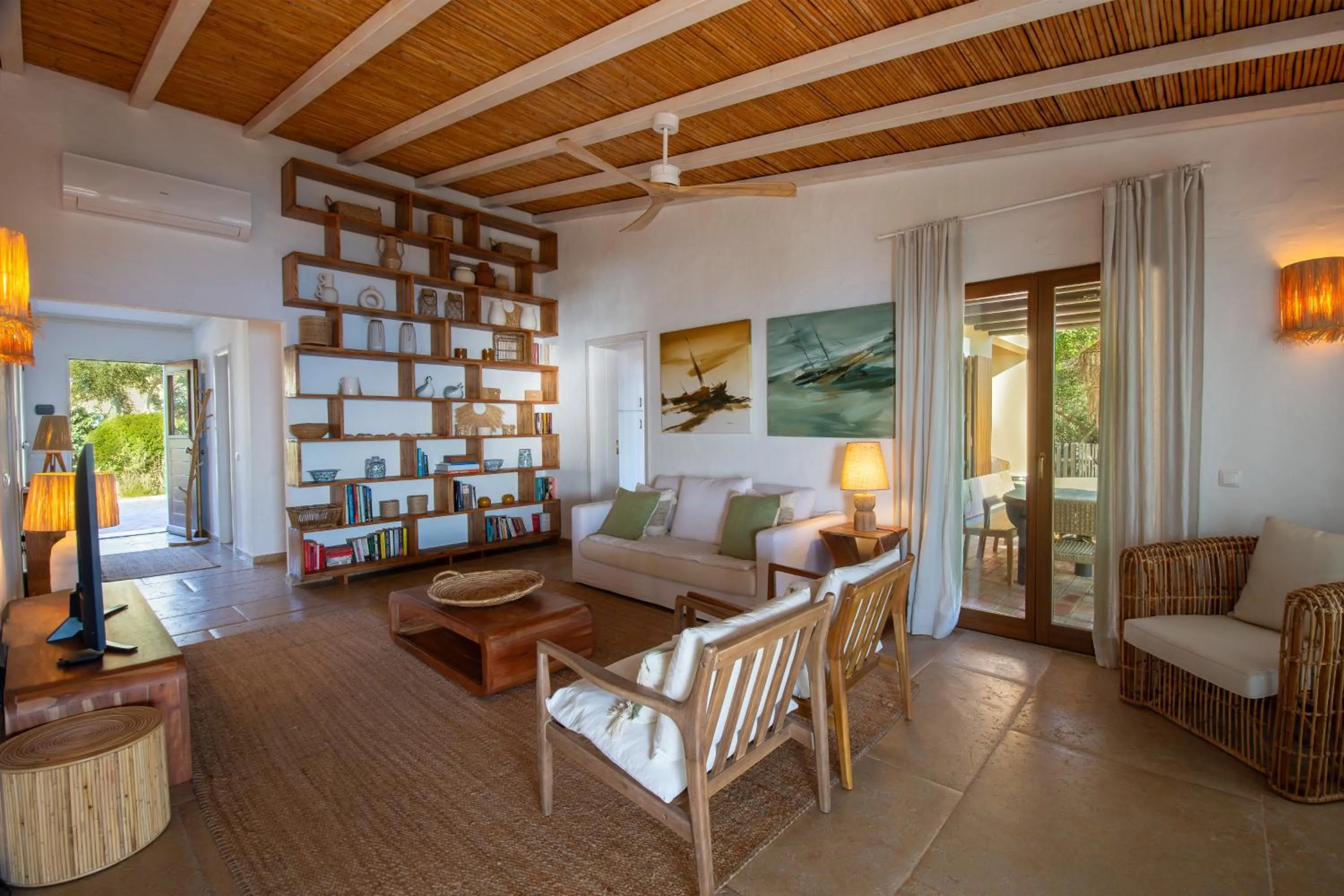 TV and multimedia in Aldeamento Turistico da Prainha