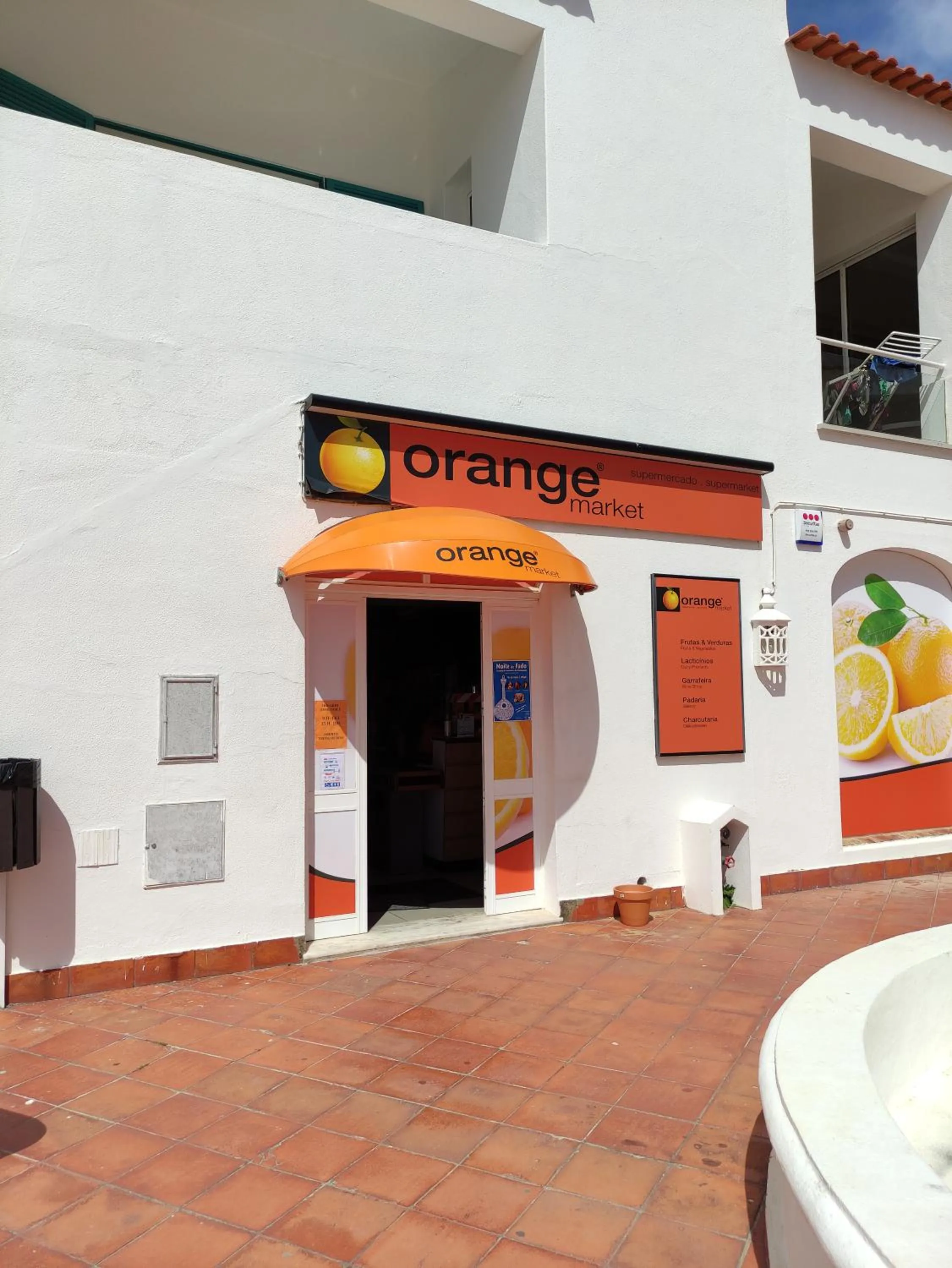 Supermarket/grocery shop in Aldeamento Turistico da Prainha