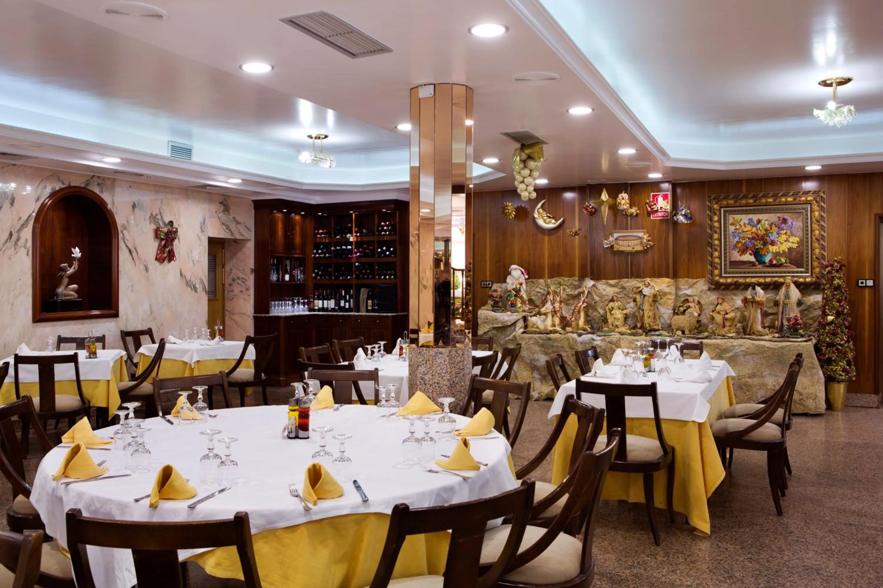 Restaurant/places to eat in Hotel Marivella