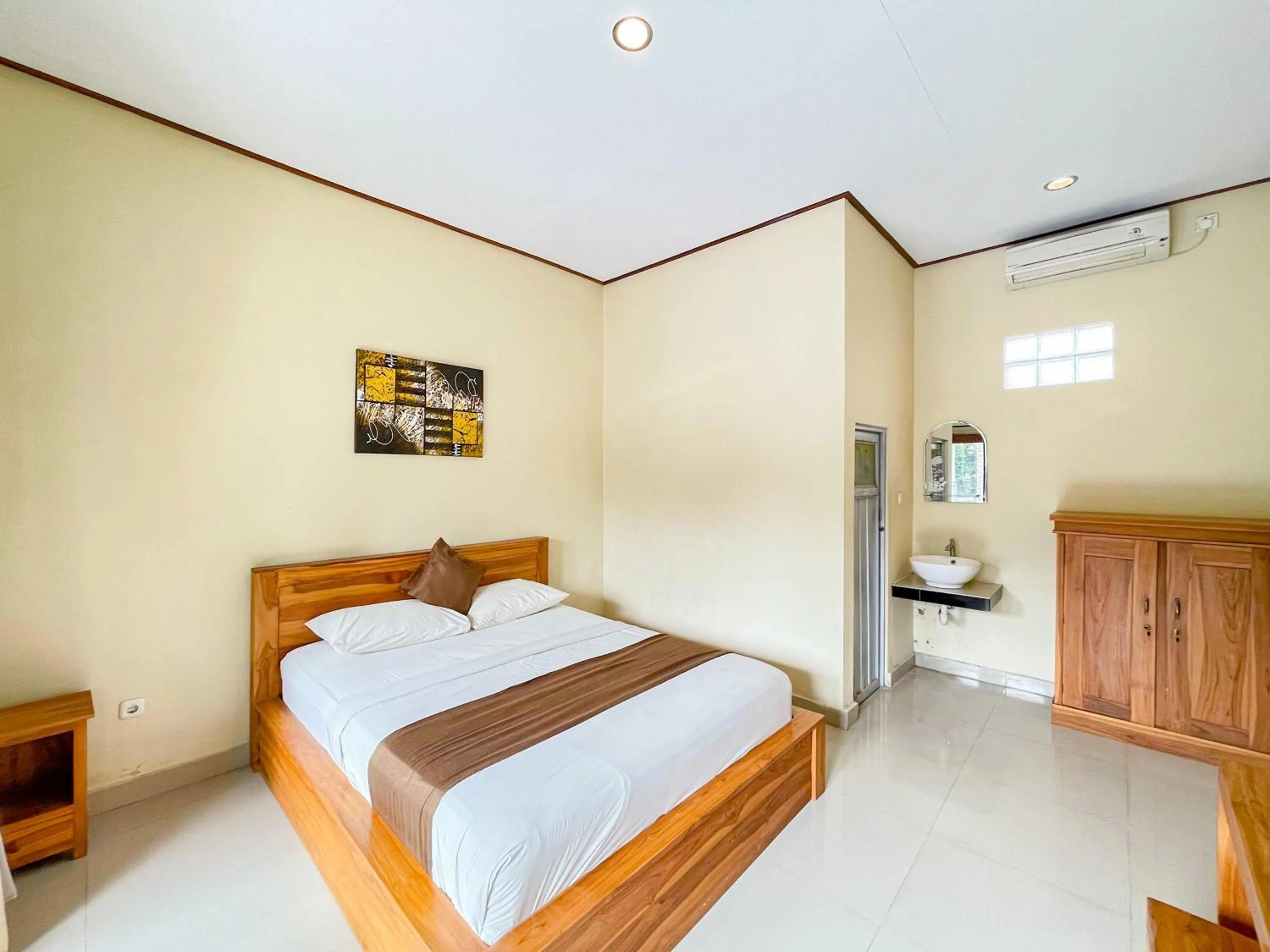 Bedroom, Bed in Urbanview Hotel Lilis Cempaka Mas Guesthouse