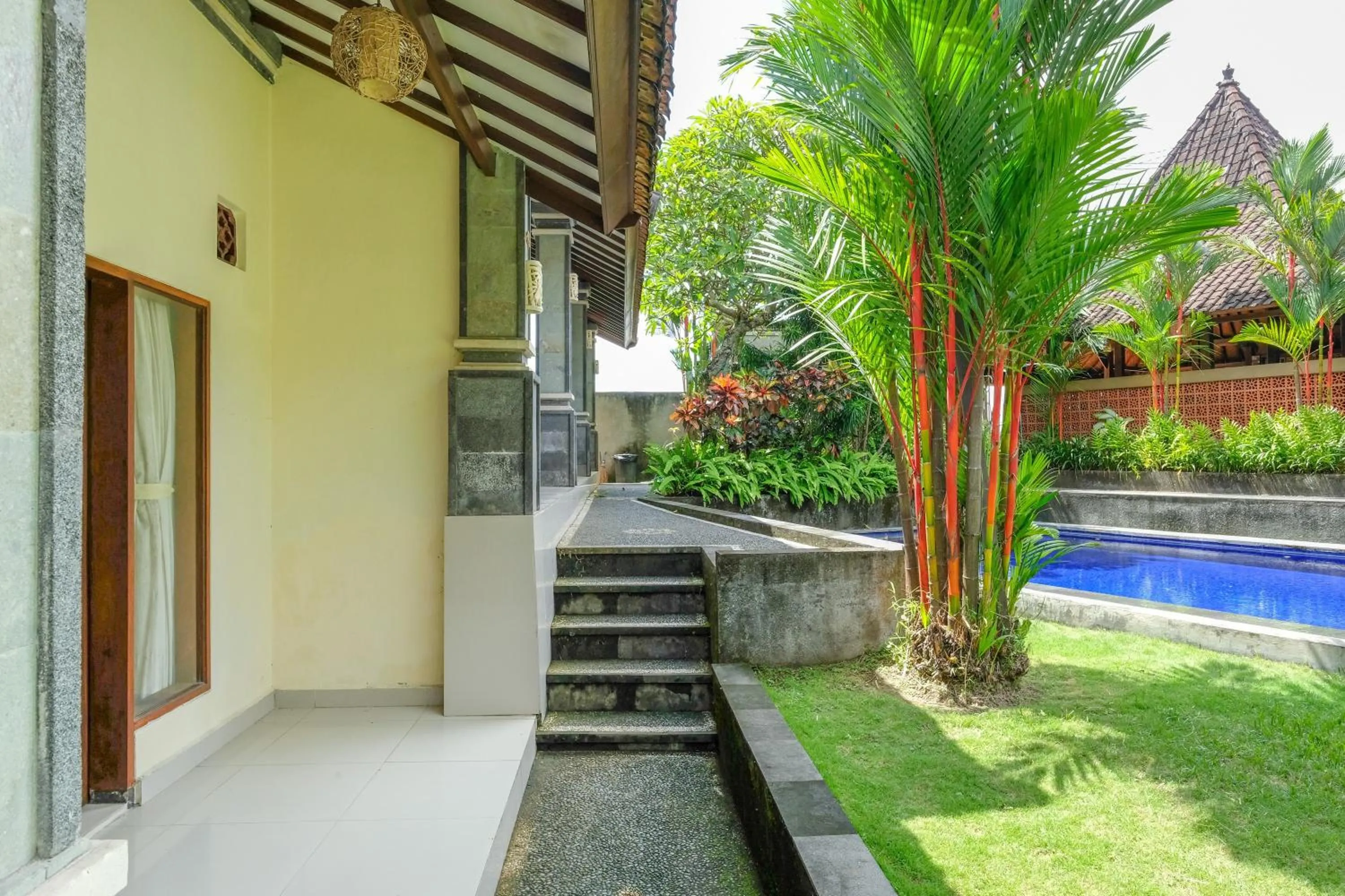 Swimming pool in Urbanview Hotel Lilis Cempaka Mas Guesthouse