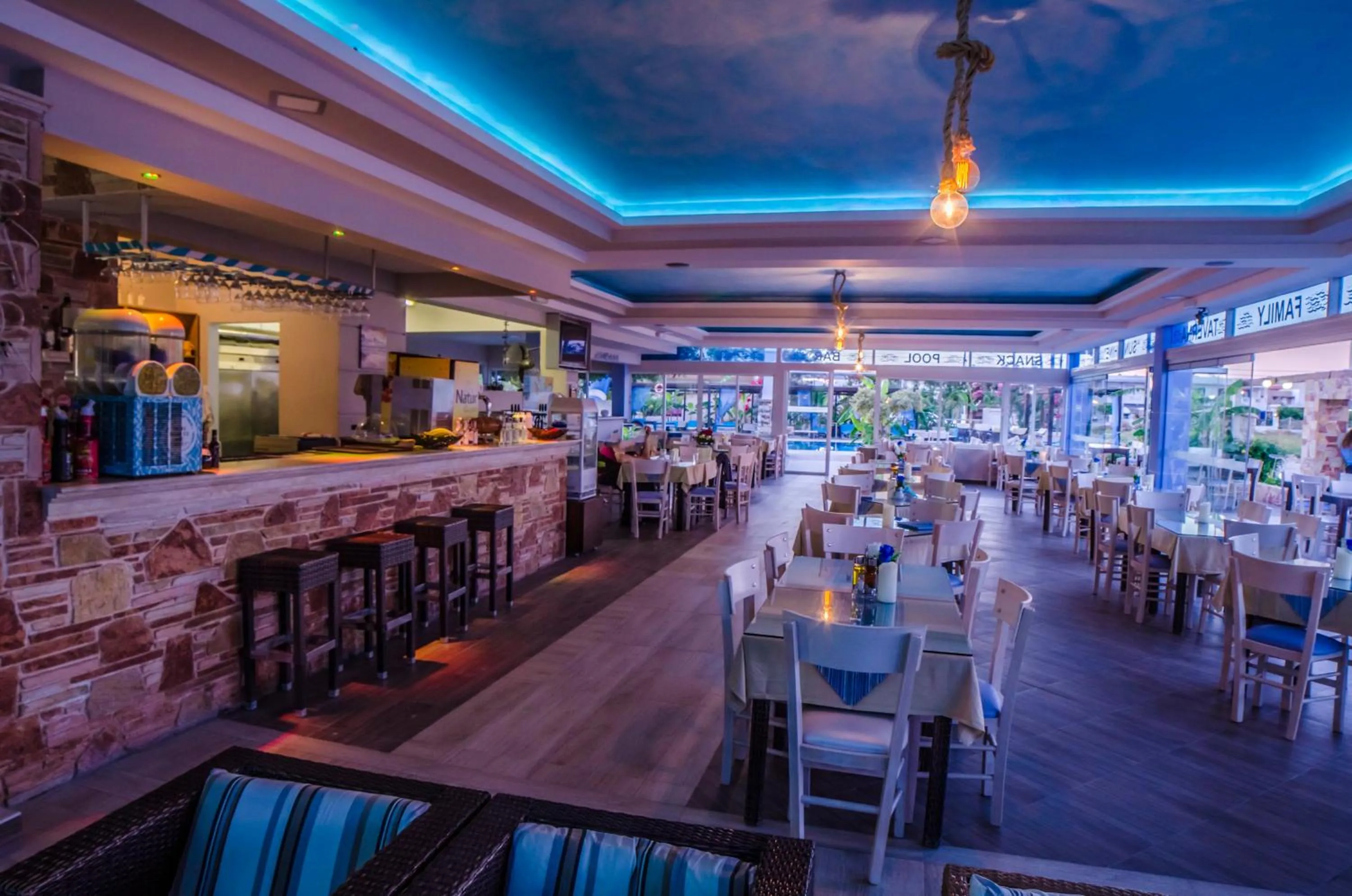 Restaurant/places to eat in Sunshine Hotel Tigaki