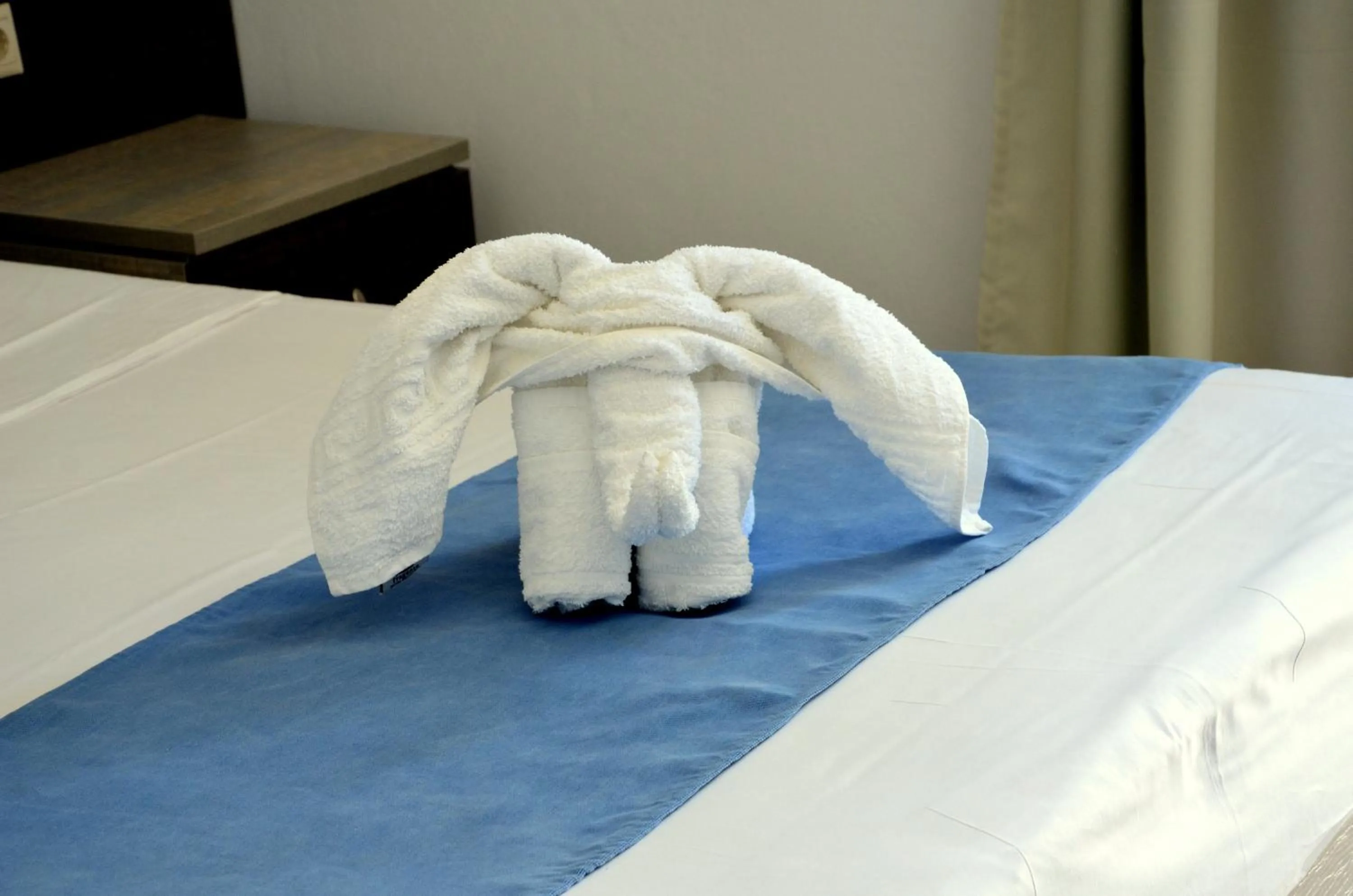 Decorative detail, Bed in Sunshine Hotel Tigaki