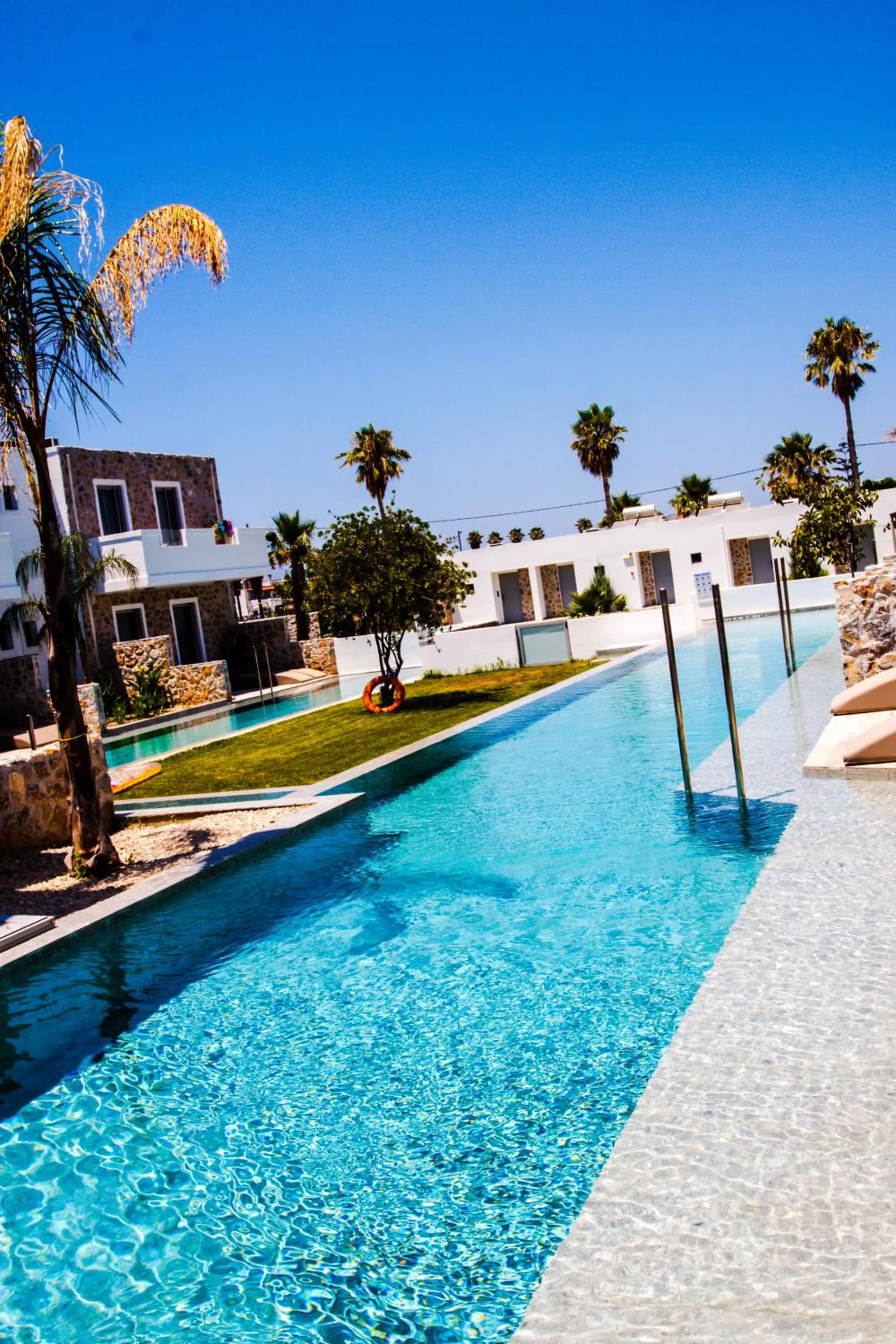 Swimming pool in Sunshine Hotel Tigaki
