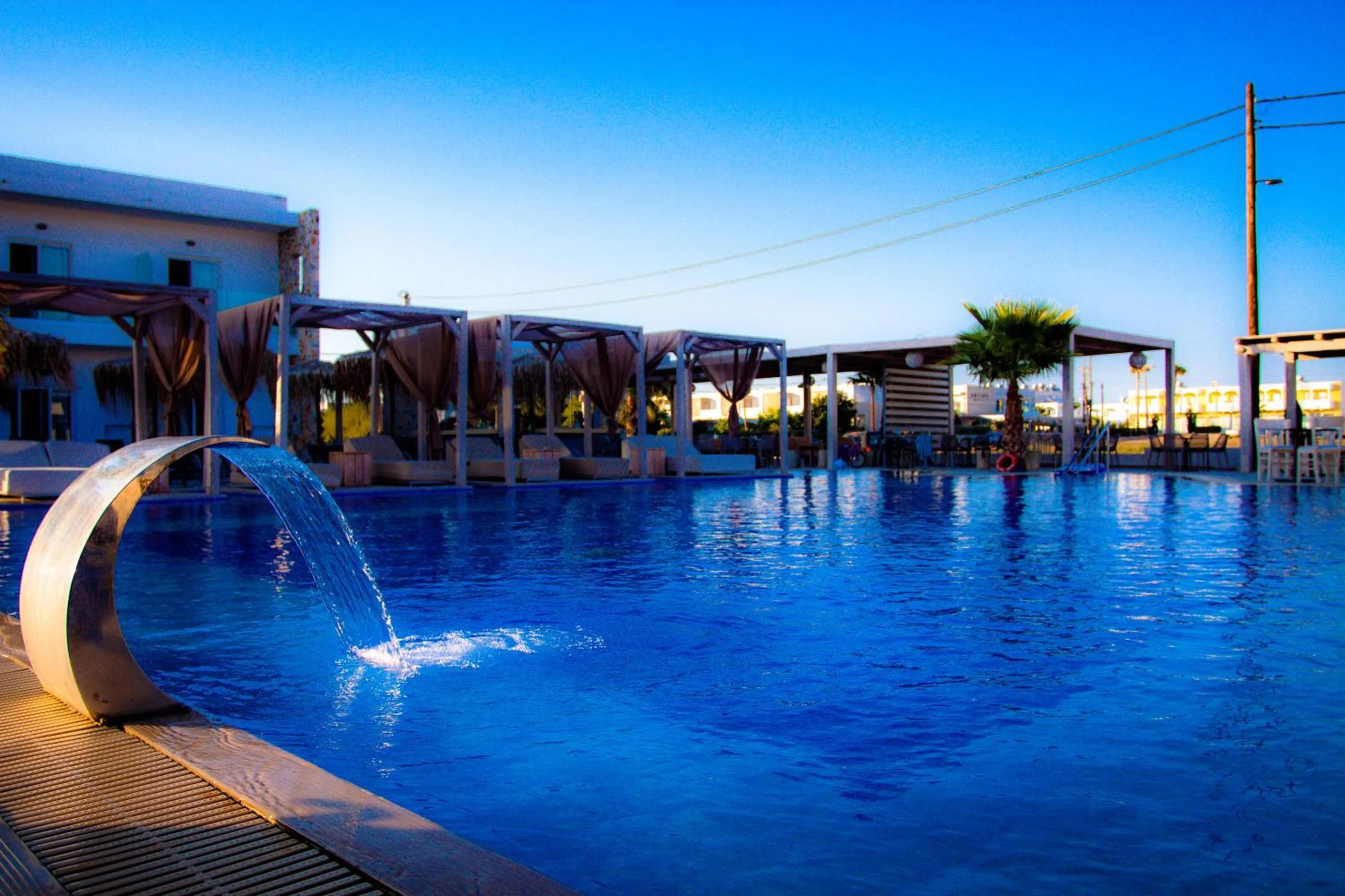 Swimming pool in Sunshine Hotel Tigaki