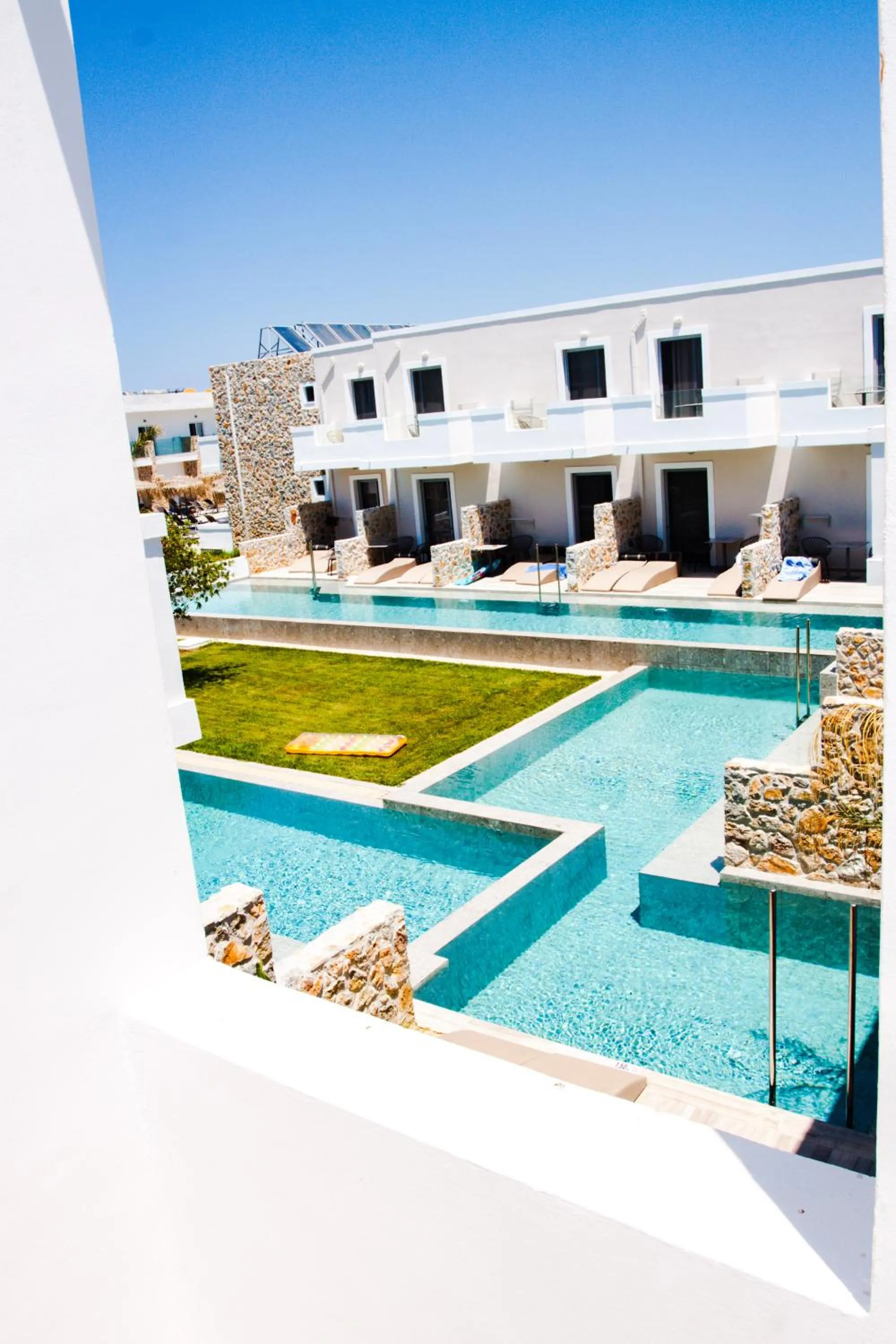 Swimming pool in Sunshine Hotel Tigaki