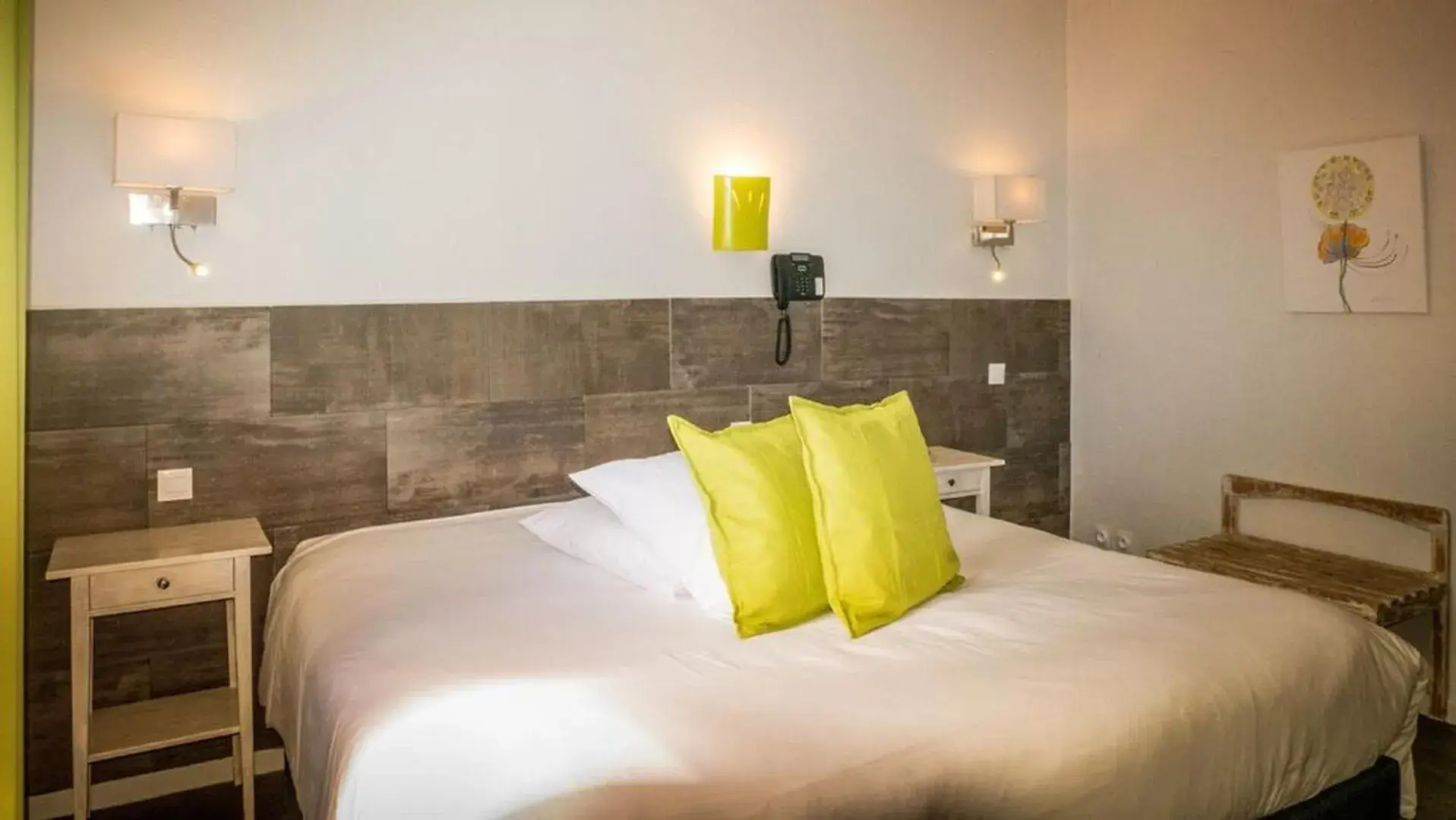 Double Room with Terrace and Private Hot Tub with Backyard view in Le Belvedere Double Room with Terrace and Private Hot Tub with Backyard view in Le Belvedere