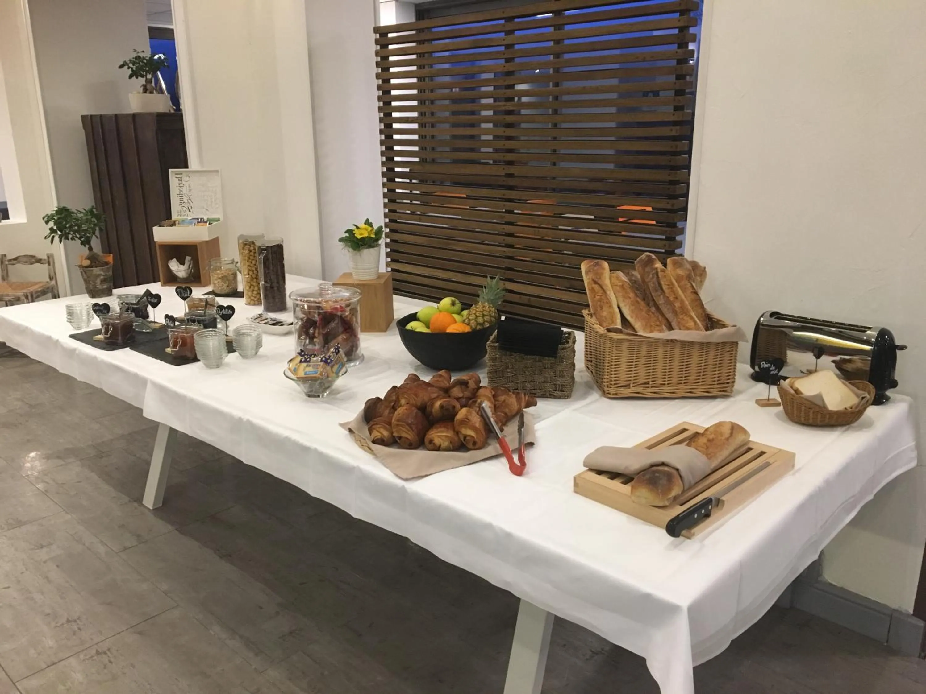 Buffet breakfast in Le Belvedere