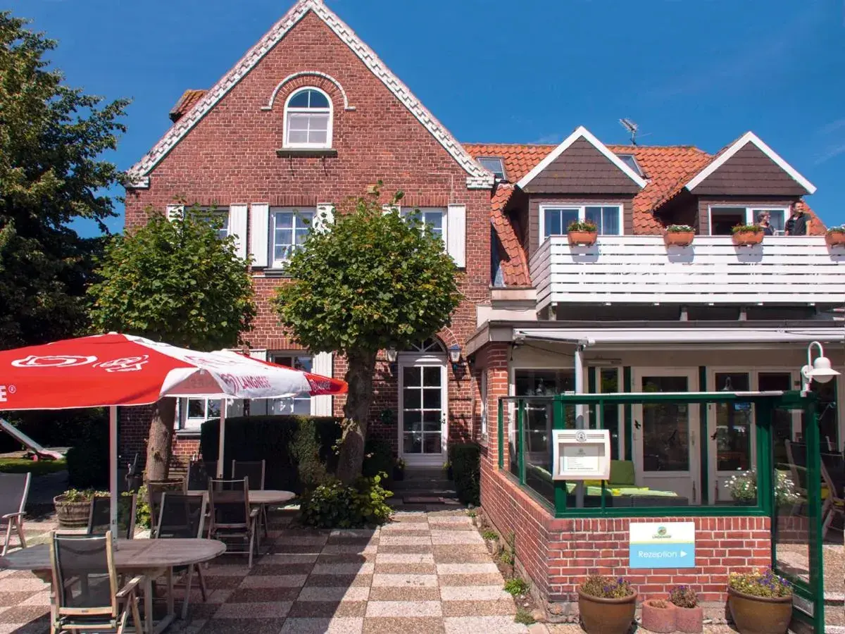 Property building in Lindenhof Hotel Garni Property building in Lindenhof Hotel Garni