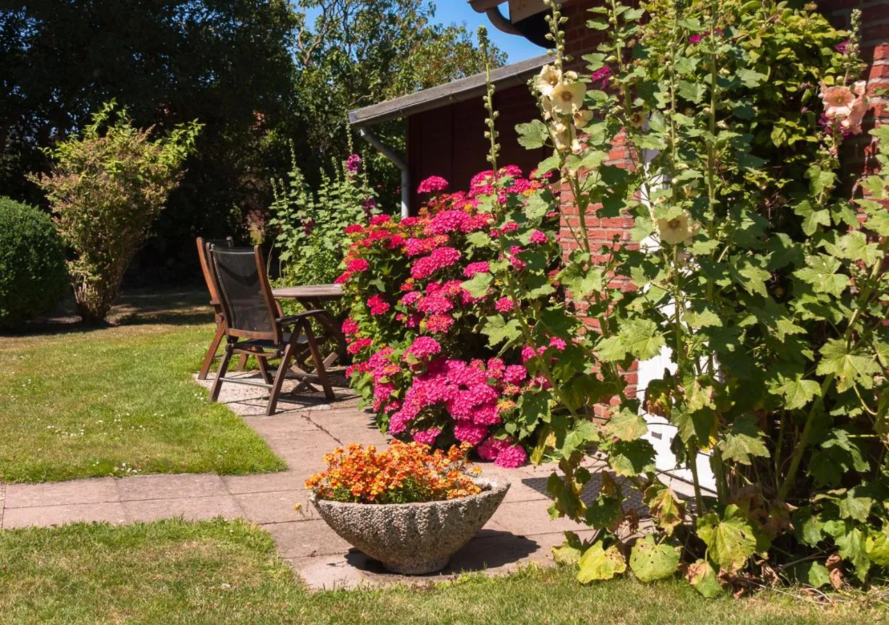 Garden in Lindenhof Hotel Garni