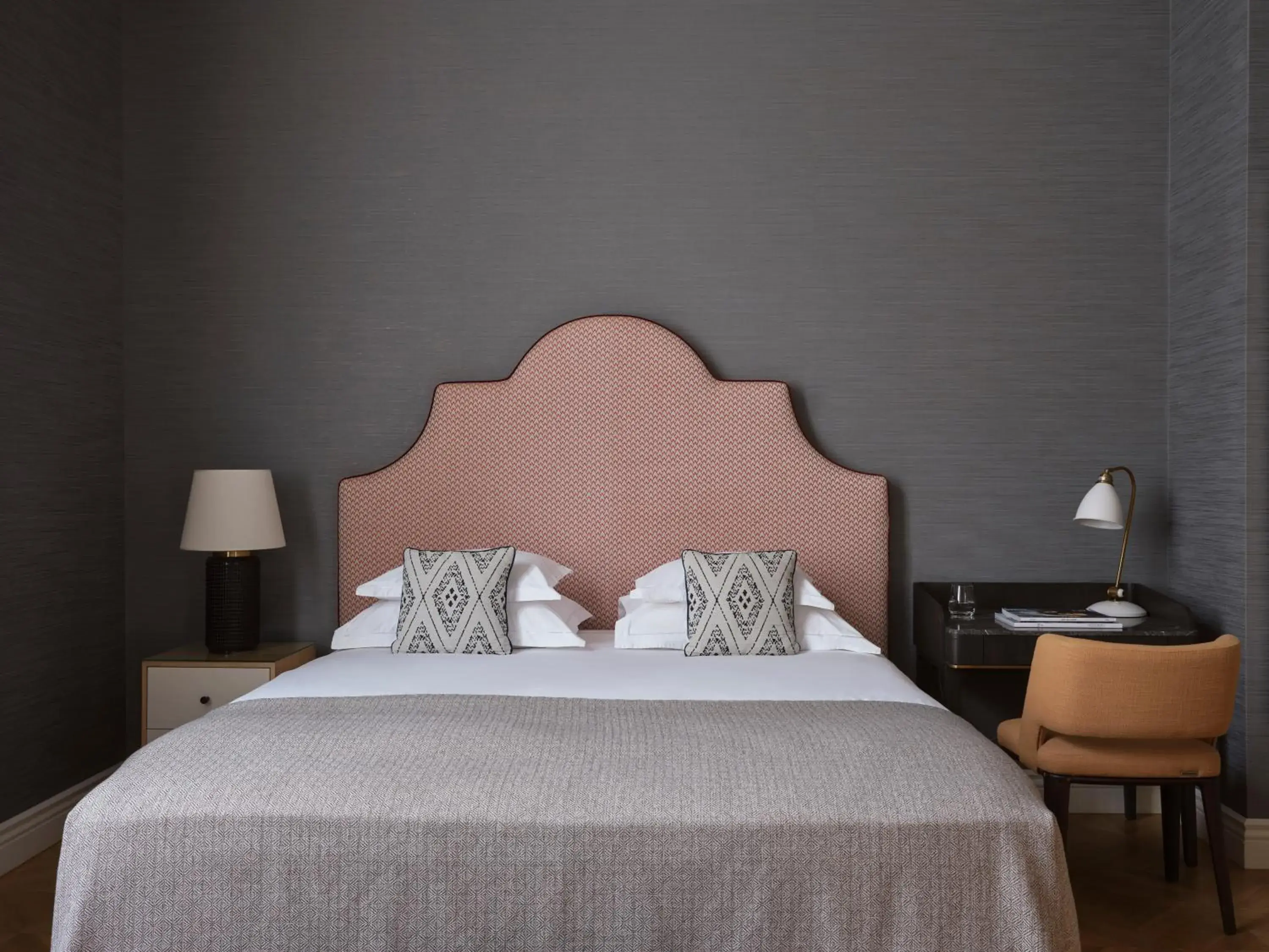 Bed in Hotel Capital Bed in Hotel Capital