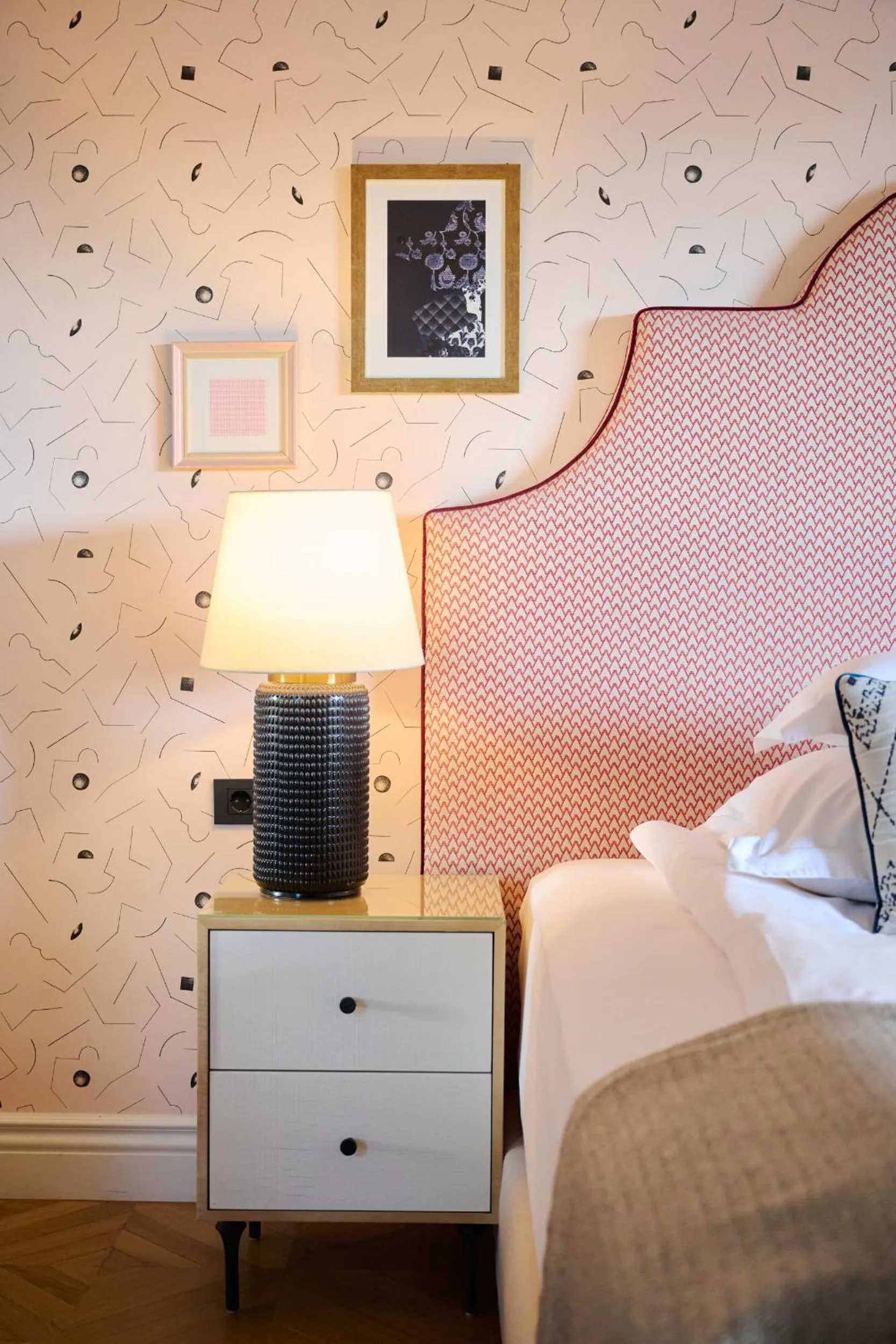 Bed in Hotel Capital