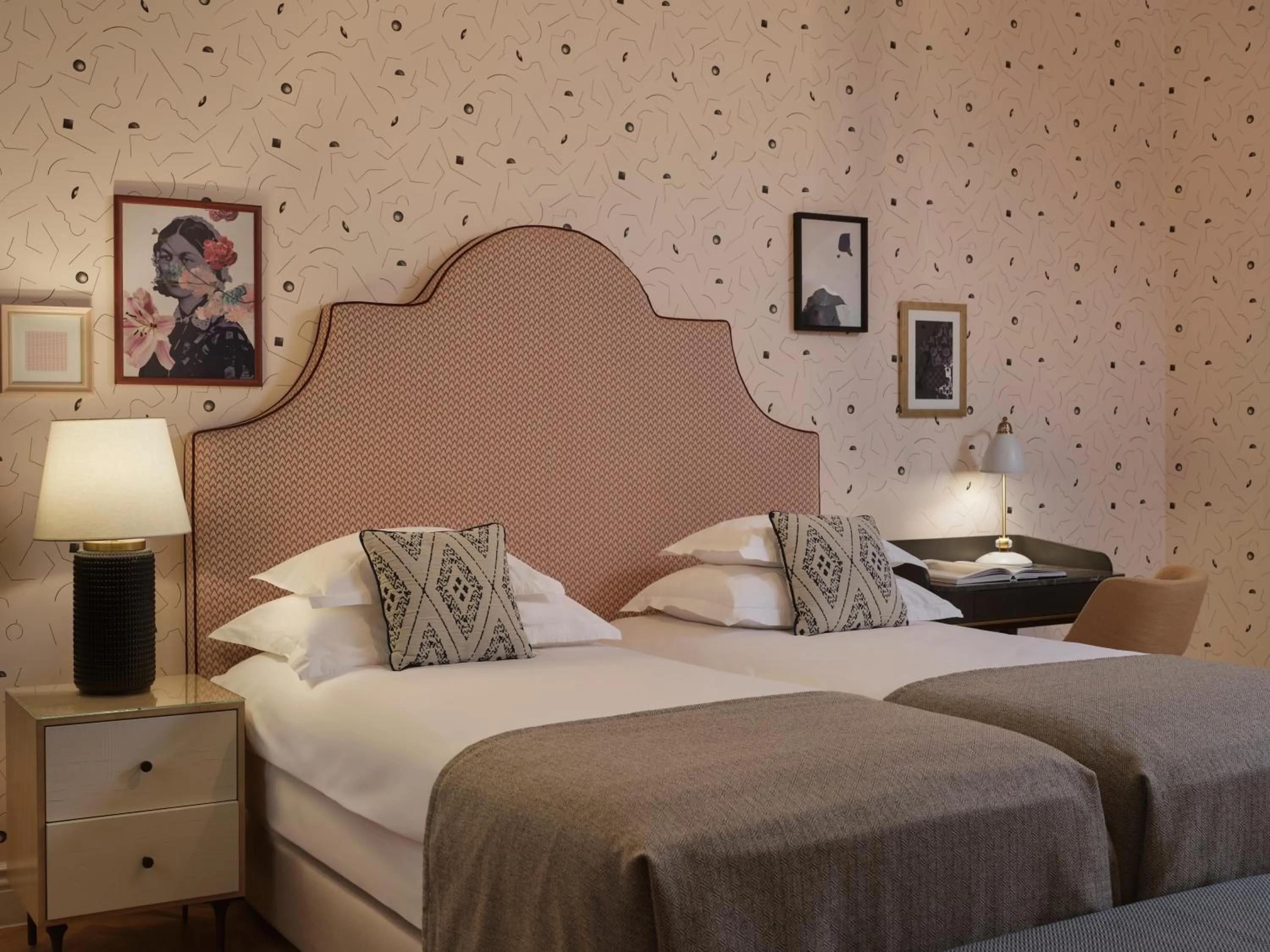 Bed in Hotel Capital