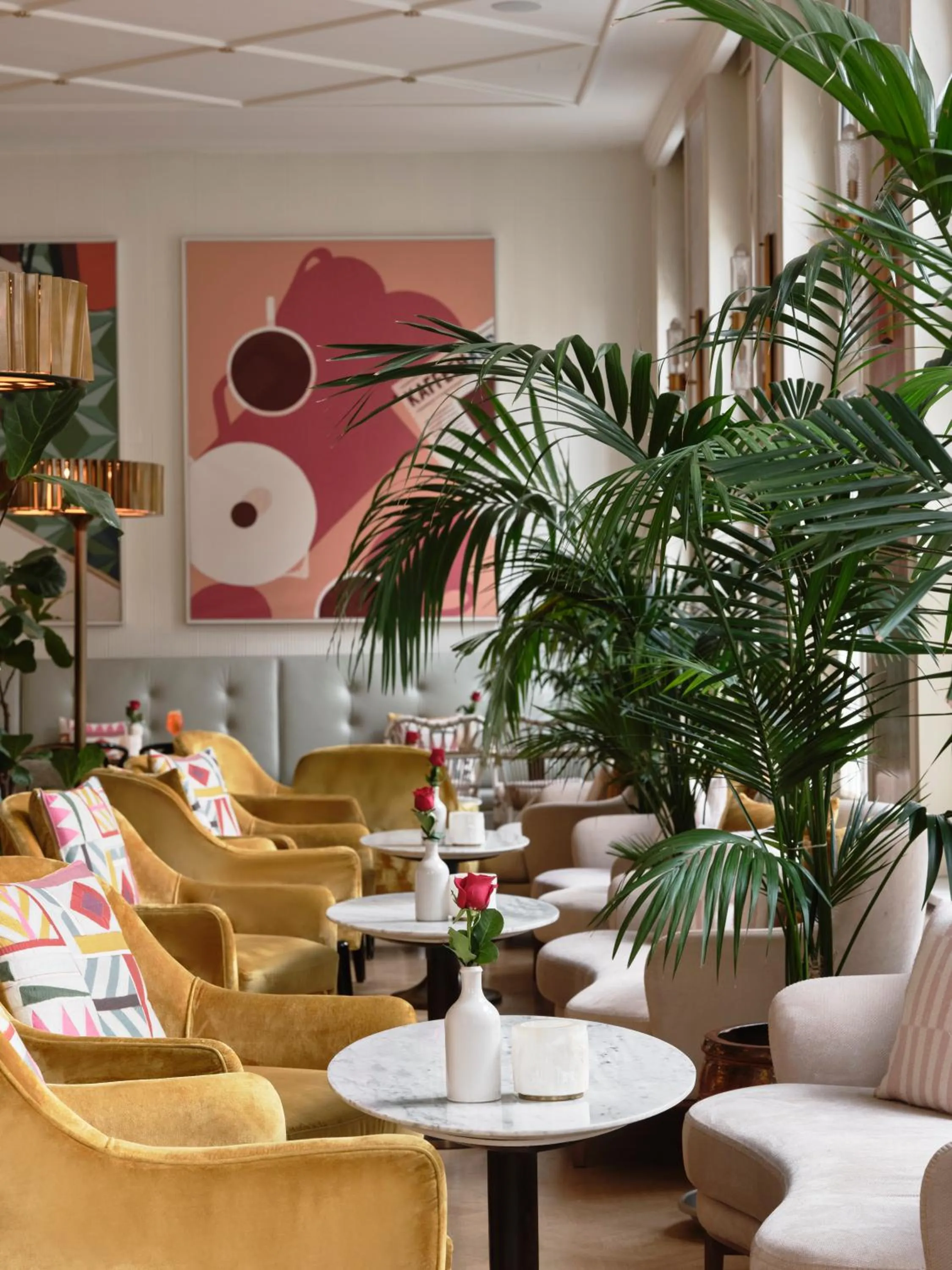 Lounge or bar in Hotel Capital