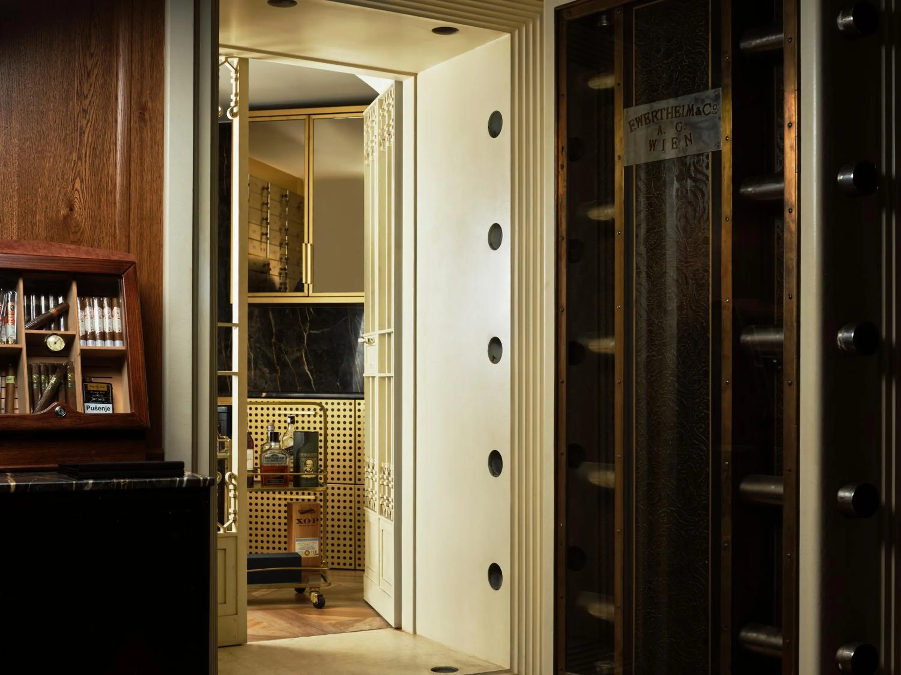 Business facilities in Hotel Capital