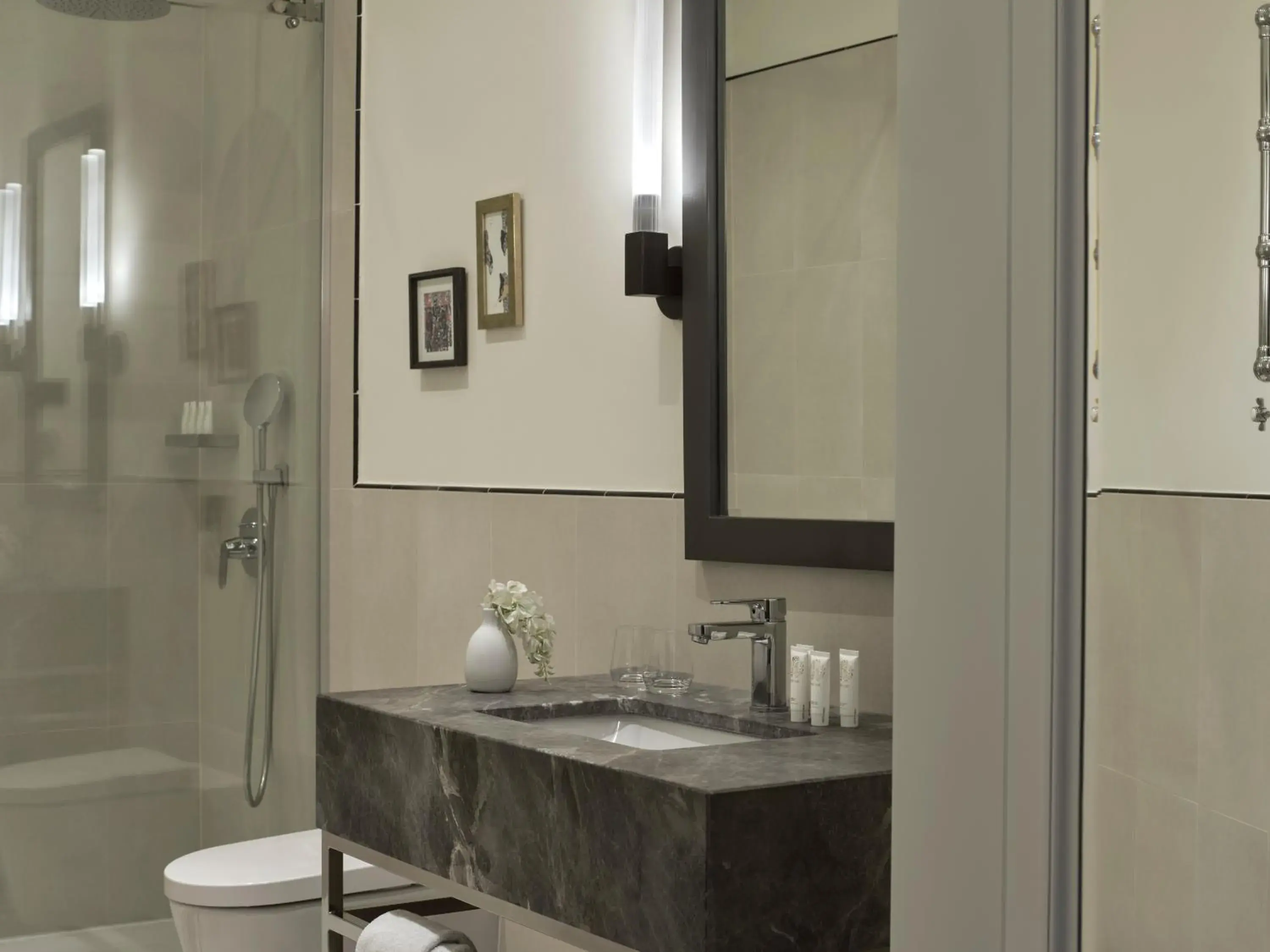 Bathroom in Hotel Capital Bathroom in Hotel Capital