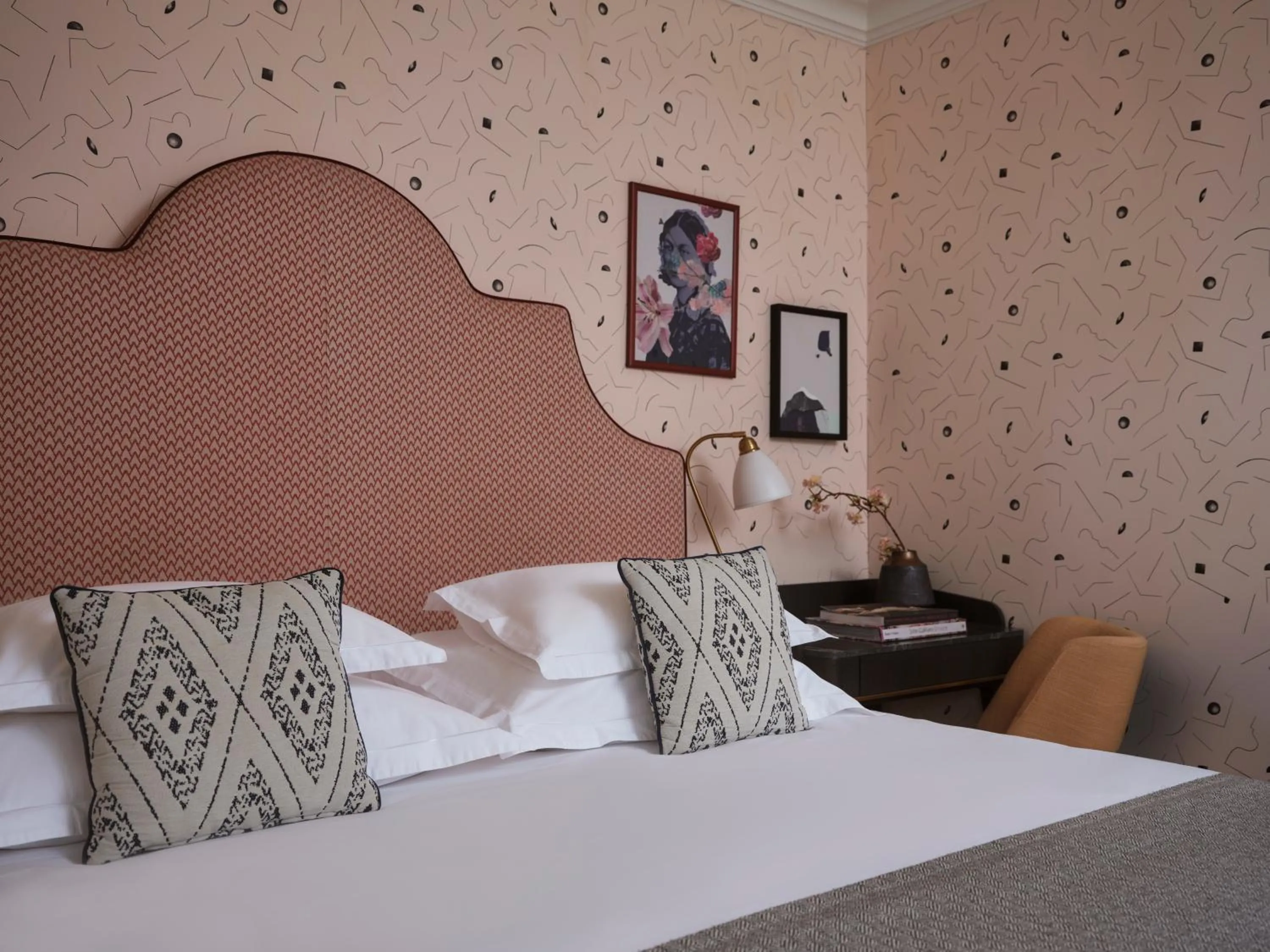 Bed in Hotel Capital