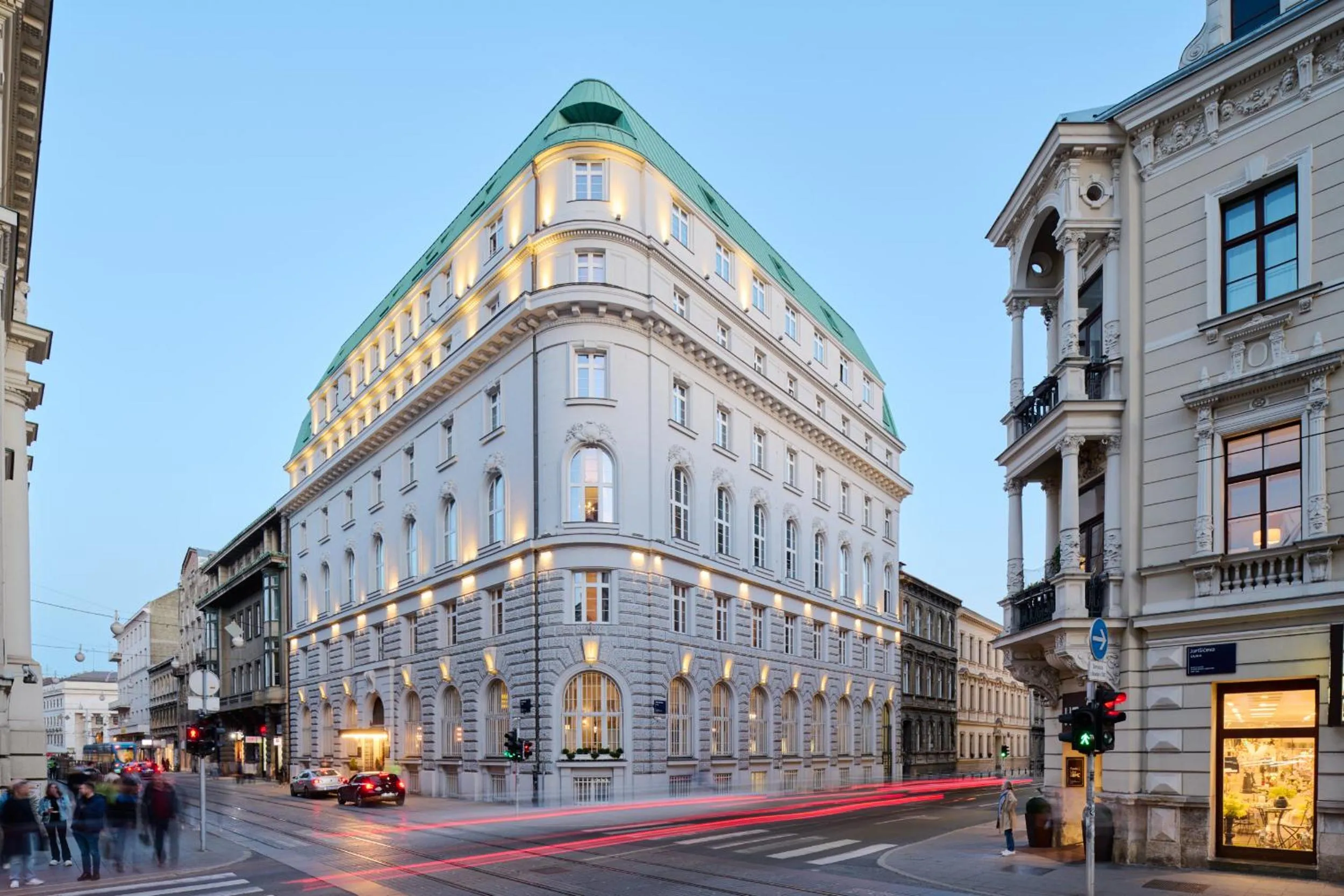 Property building in Hotel Capital