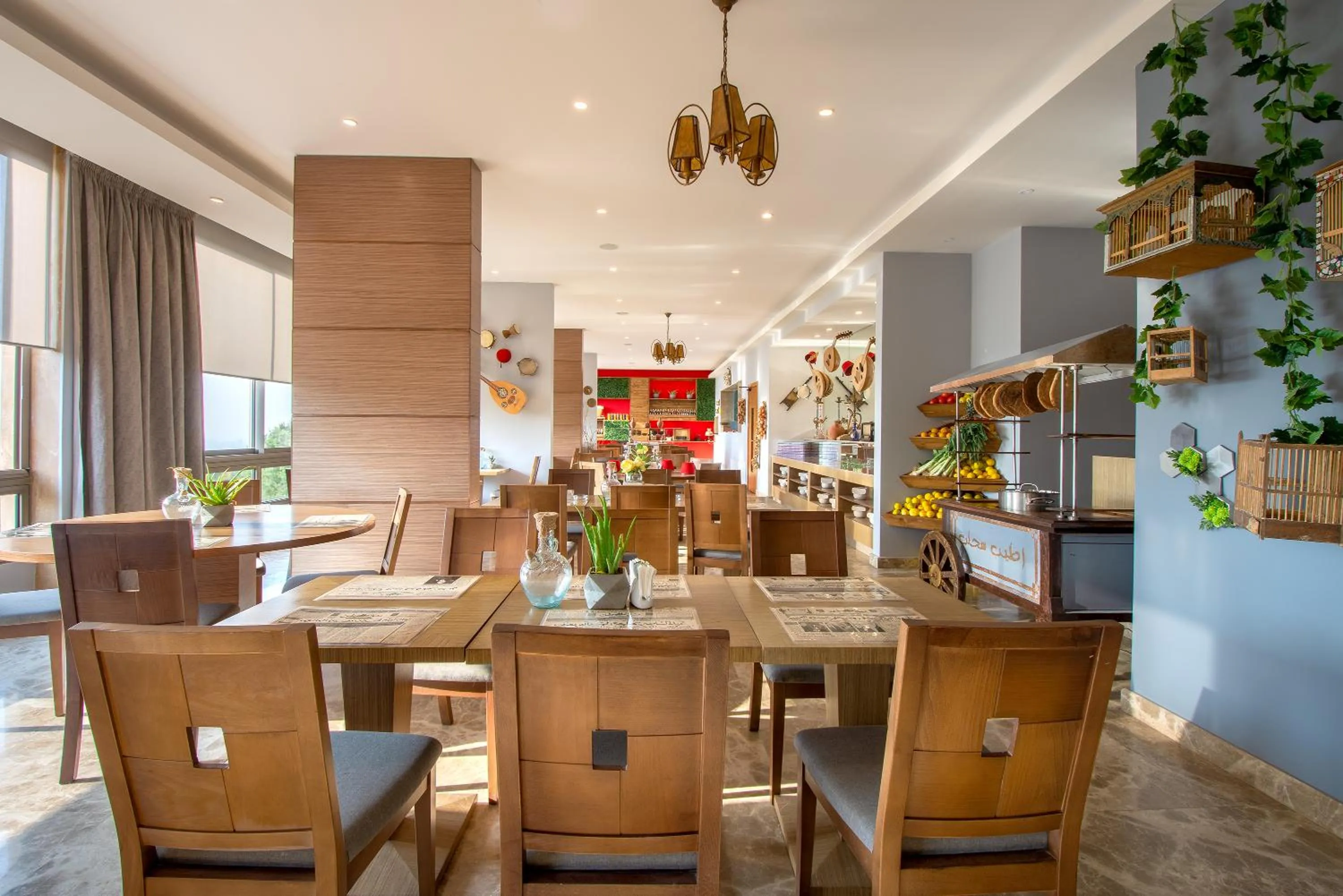 Restaurant/places to eat in The Ray Hotel and Studios