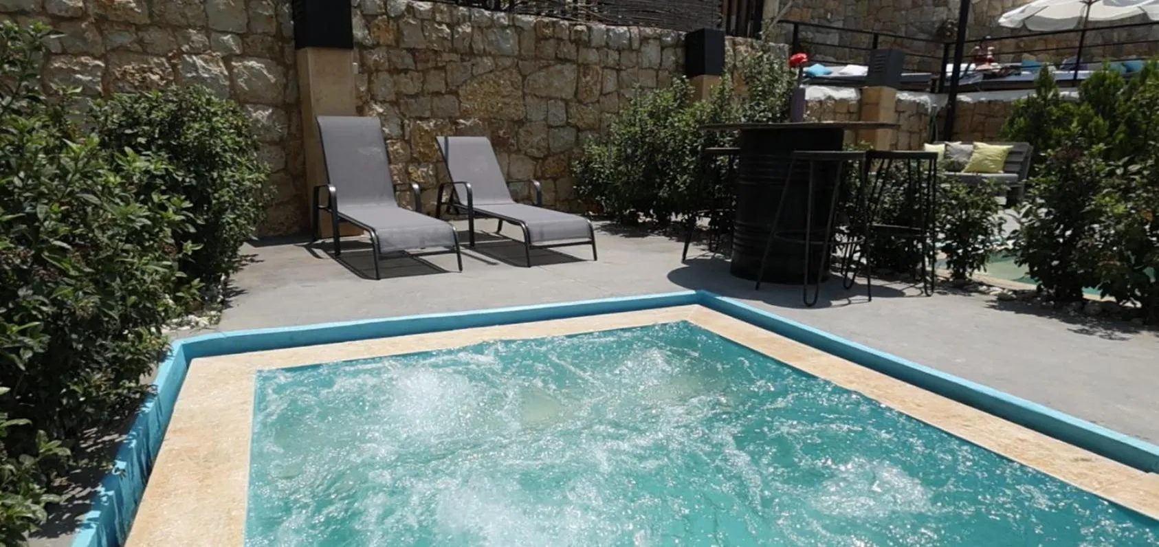 Patio in The Ray Hotel and Studios