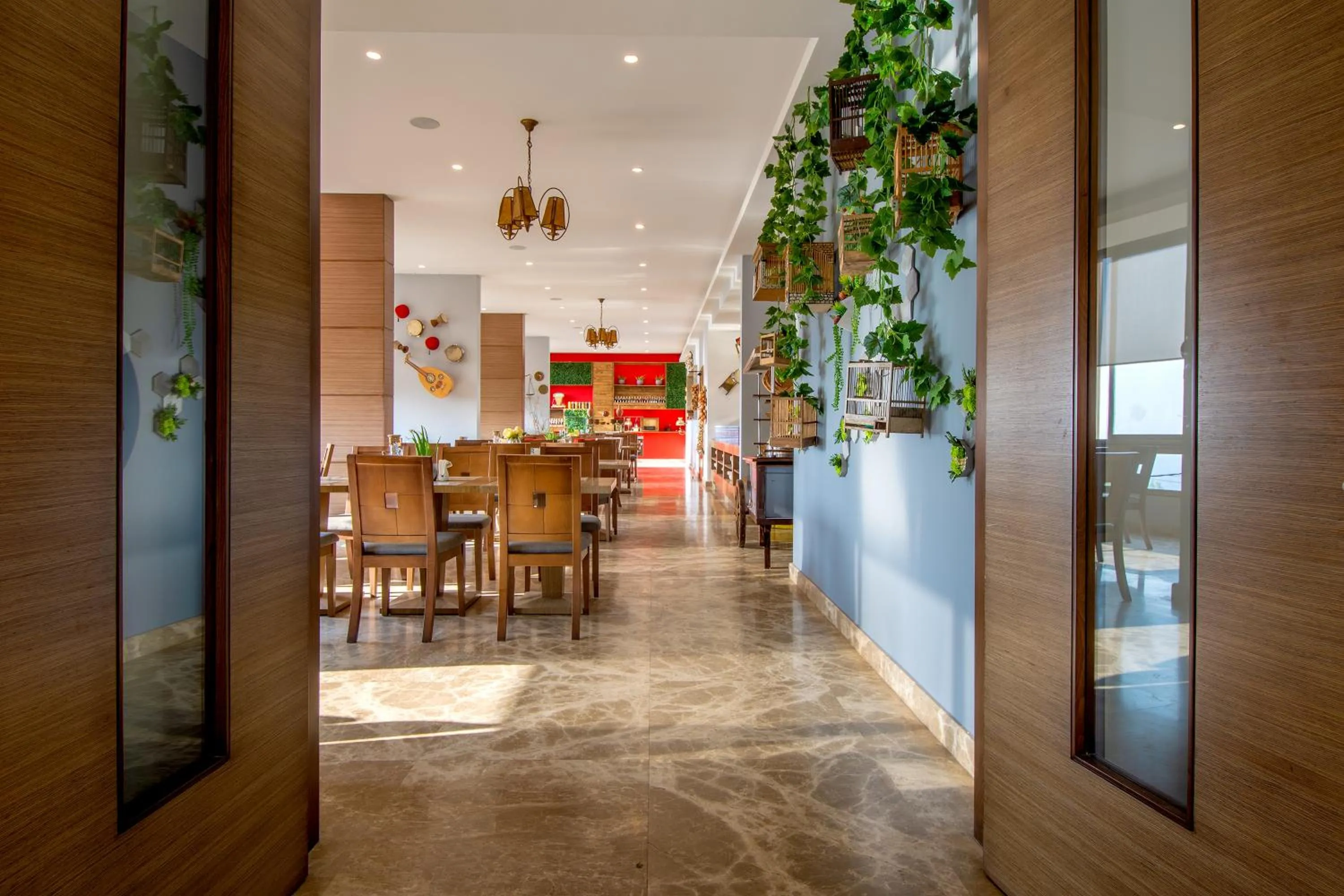 Restaurant/places to eat in The Ray Hotel and Studios