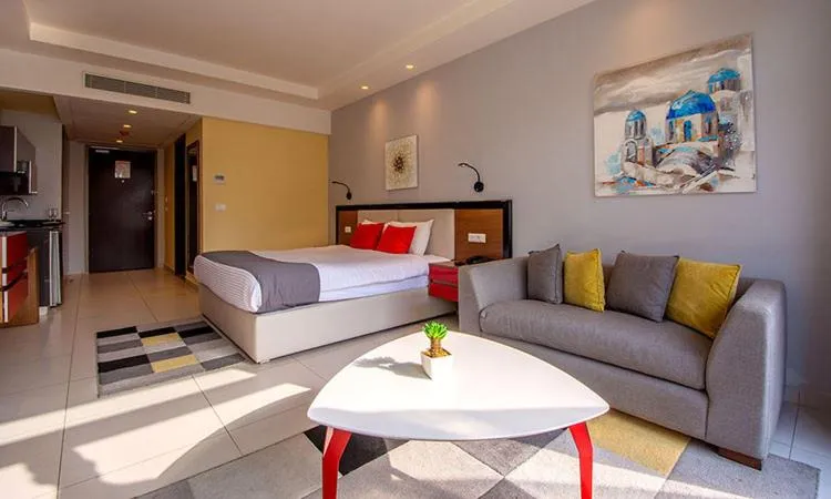 Bed in The Ray Hotel and Studios