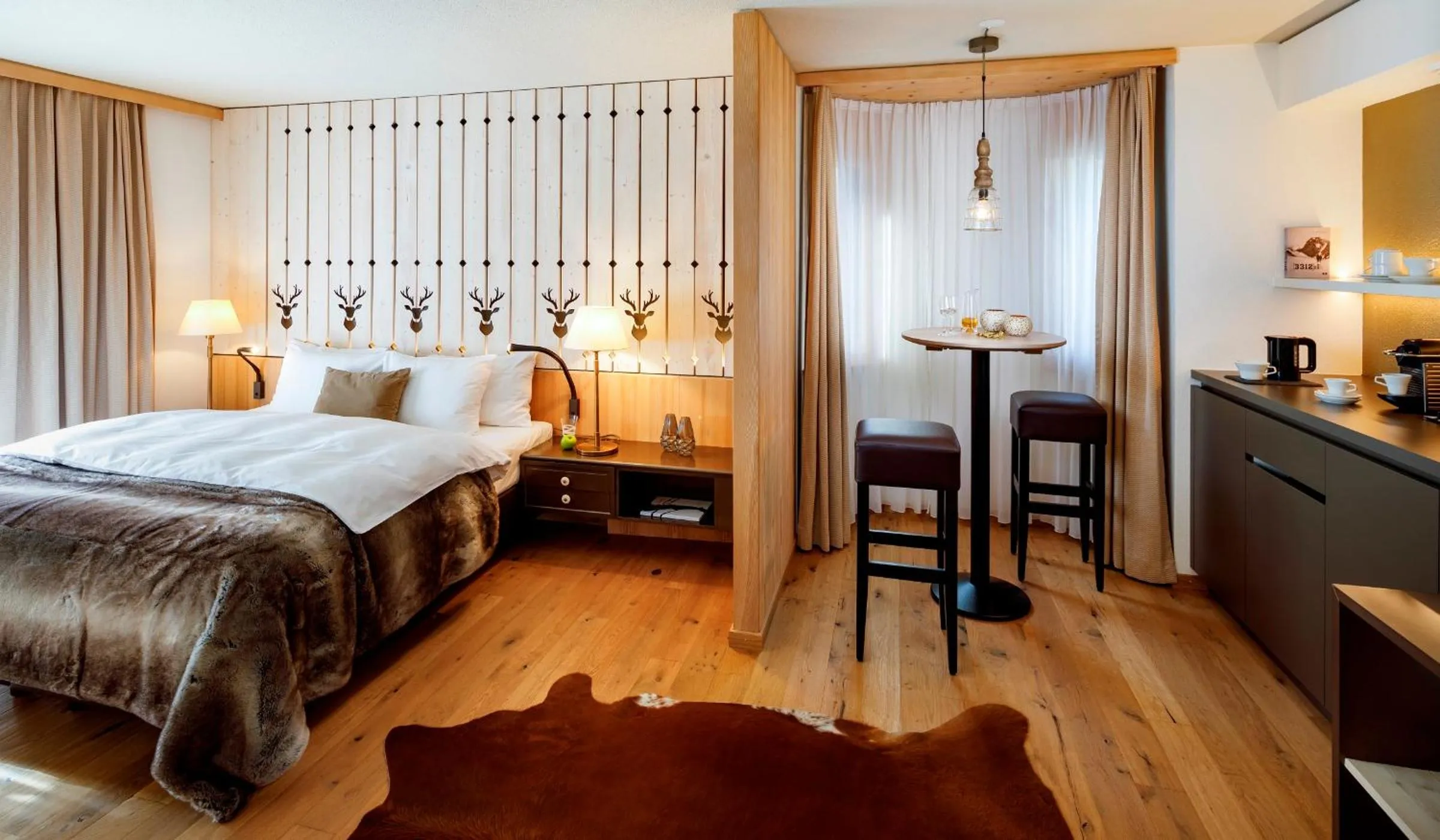 Coffee/tea facilities, Bed in Hotel Piz Buin Klosters