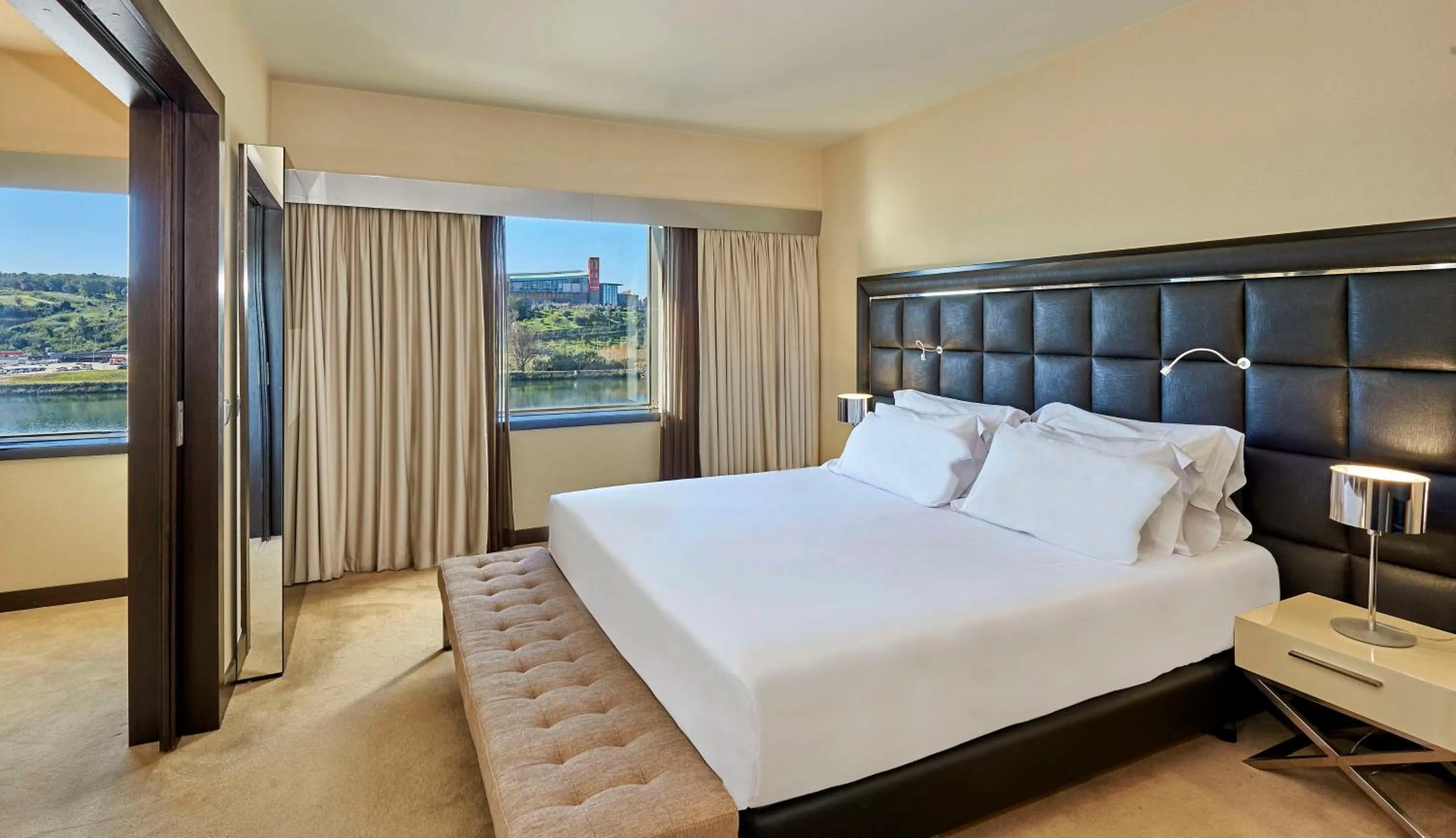 Photo of the whole room, Bed in NH Coimbra Dona Ines